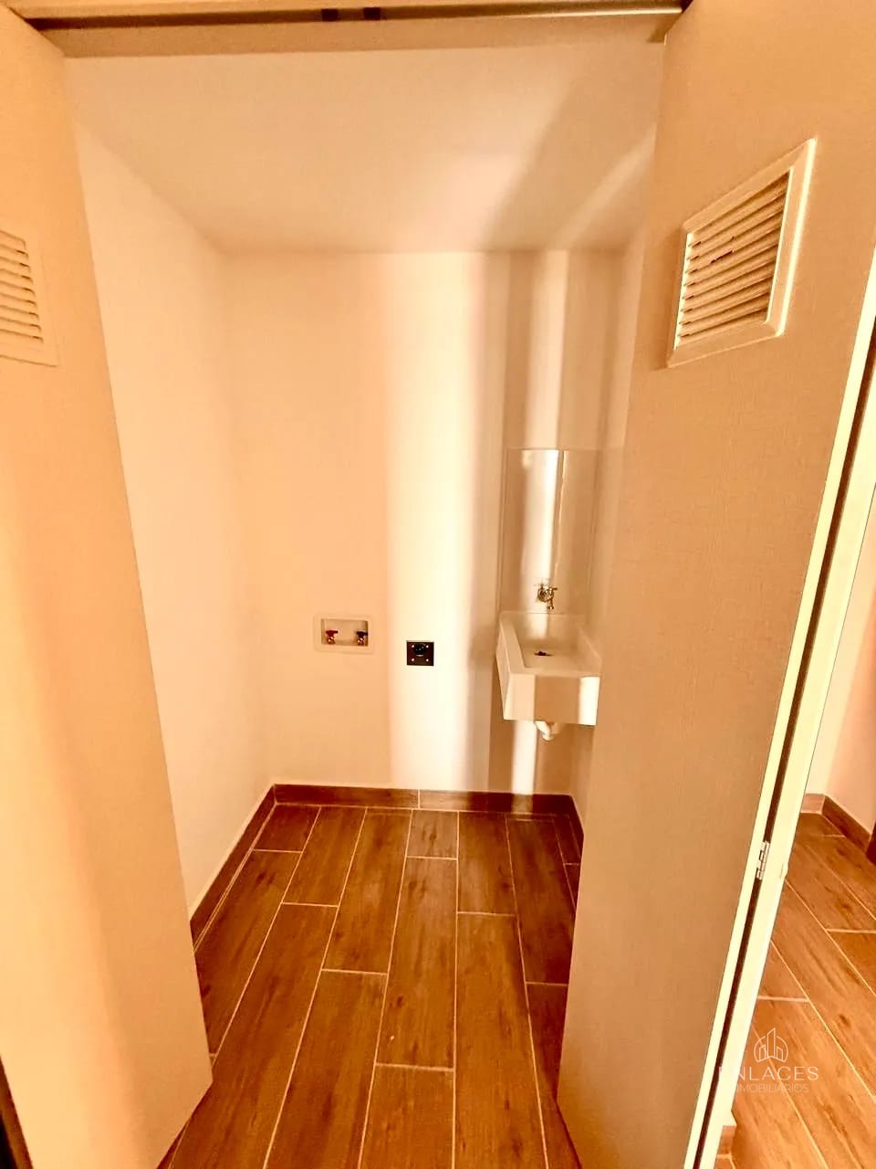 Zona 4 • Apartamento en Venta • Edificio Modra II — Apartamento en Venta en Modra II, Zona 4, Guatemala, Ciudad — foto 11 de 13