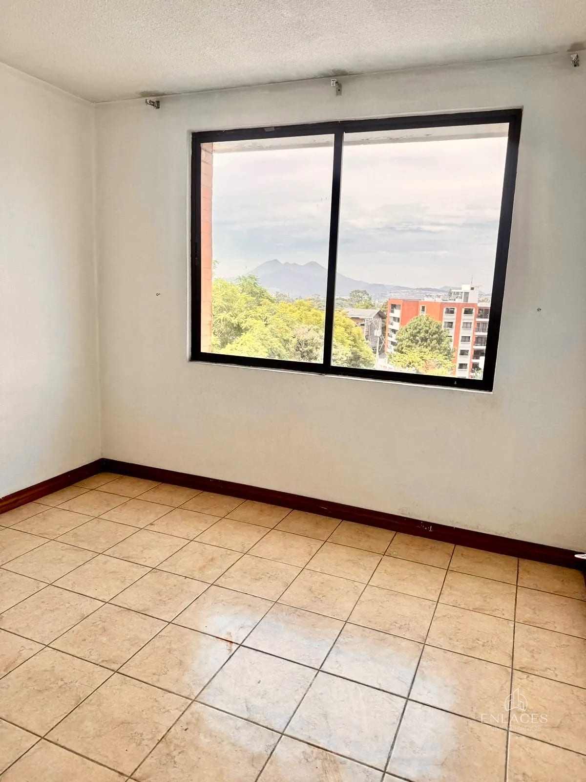 Zona 11 • Apartamento en Renta • Edificio Balcones de Las Charcas — Apartamento en Alquiler en Balcones de Las Charcas, Zona 11, Guatemala, Ciudad — foto 5 de 10