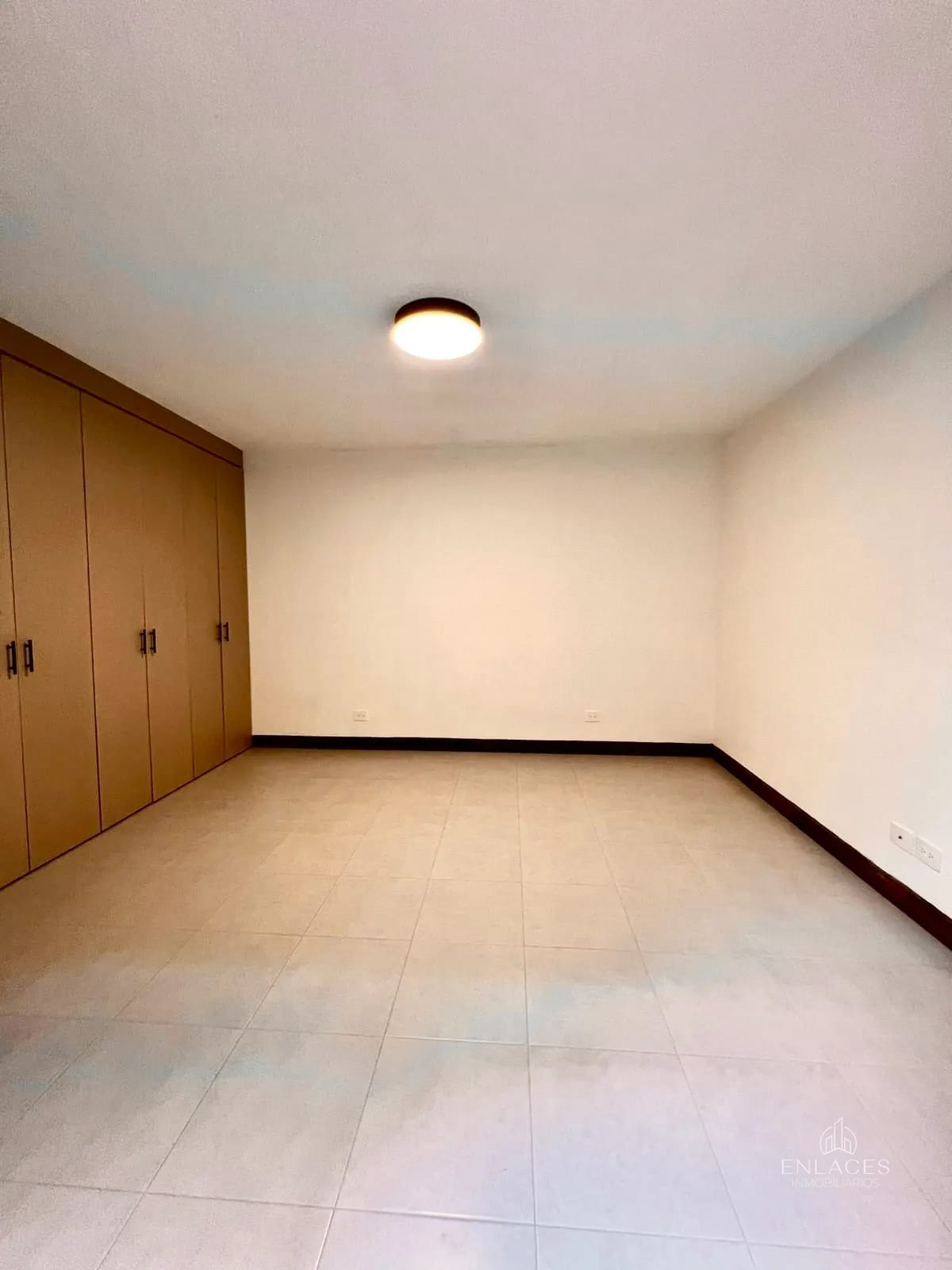 Zona 10 • Apartamento en Renta • Condominio San Angelo — Apartamento en Alquiler en San Angelo, Zona 10, Guatemala, Ciudad — foto 13 de 15