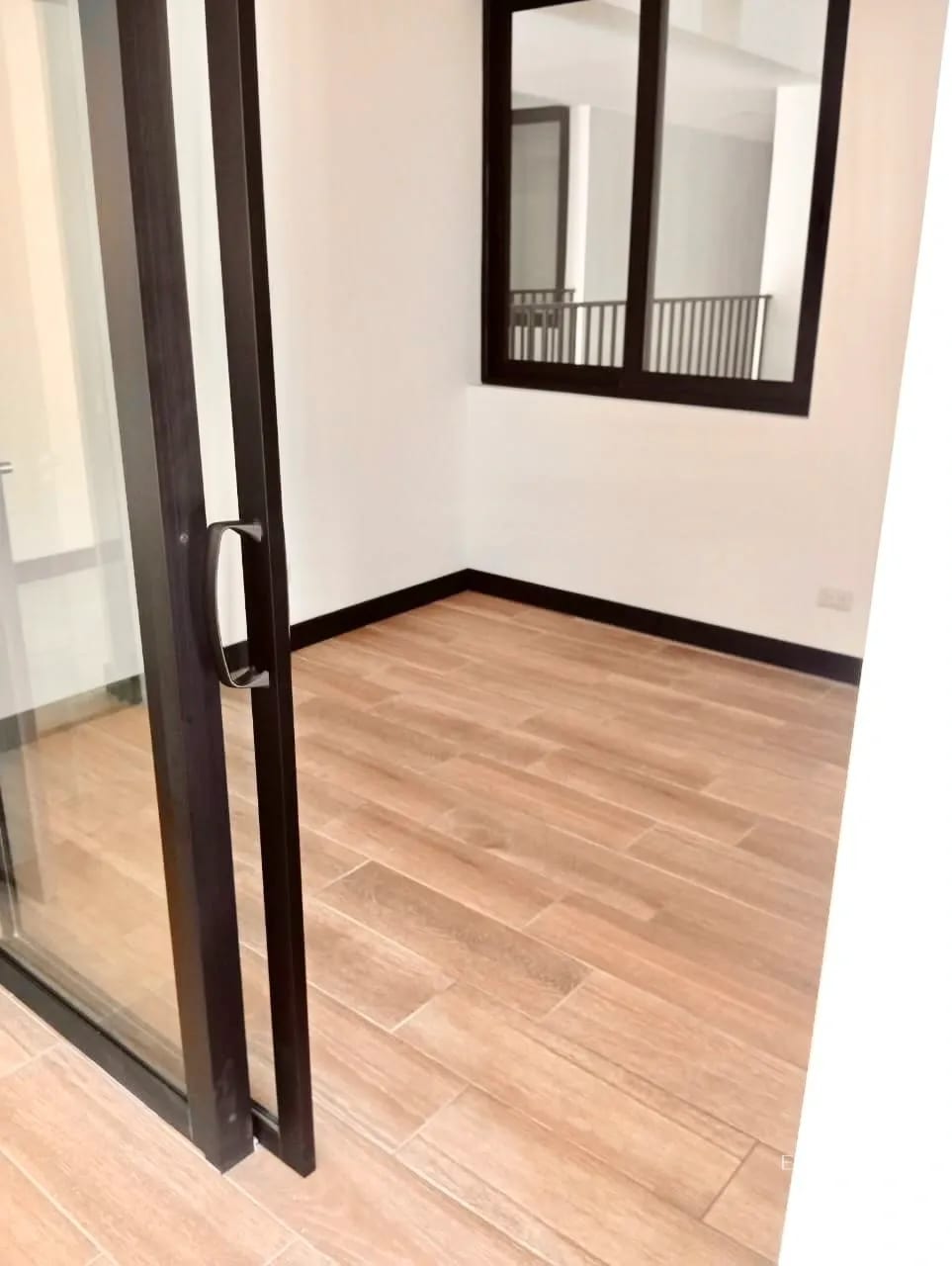 Zona 10 • Apartamento en Renta • Edificio Senseti 10 — Apartamento en Alquiler en Zona 10, Guatemala, Ciudad — foto 3 de 15