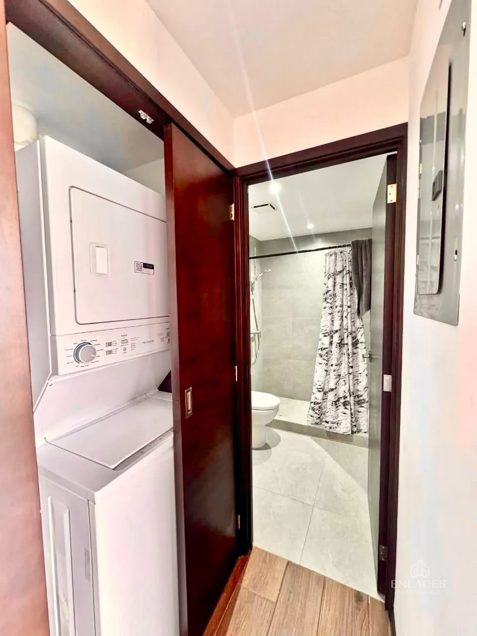 Zona 10 • Apartamento Amueblado en Venta • Edificio Casa San Ignacio — Apartamento en Venta en Zona 10, Guatemala, Ciudad — foto 4 de 7