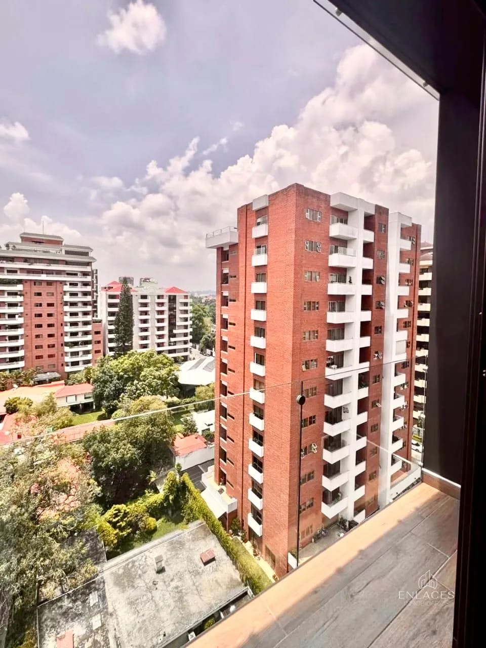 Zona 10 • Apartamento Amueblado en Venta • Edificio Casa San Ignacio — Apartamento en Venta en Zona 10, Guatemala, Ciudad — foto 3 de 7