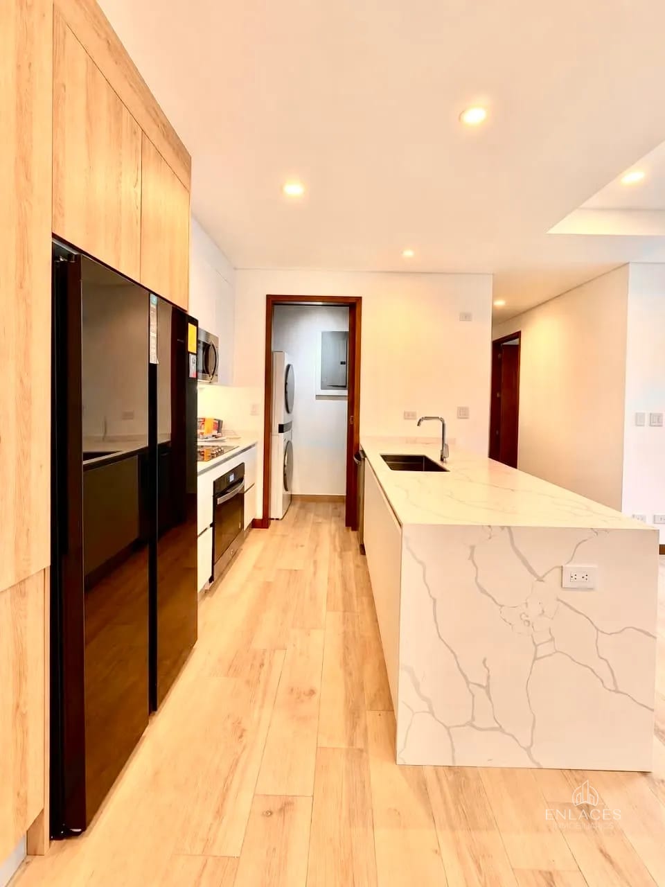 Zona 10 • Apartamento Nuevo en Renta • Edificio Ferré Diez — Apartamento en Alquiler en Ferré Diez, Zona 10, Guatemala, Ciudad — foto 1 de 9