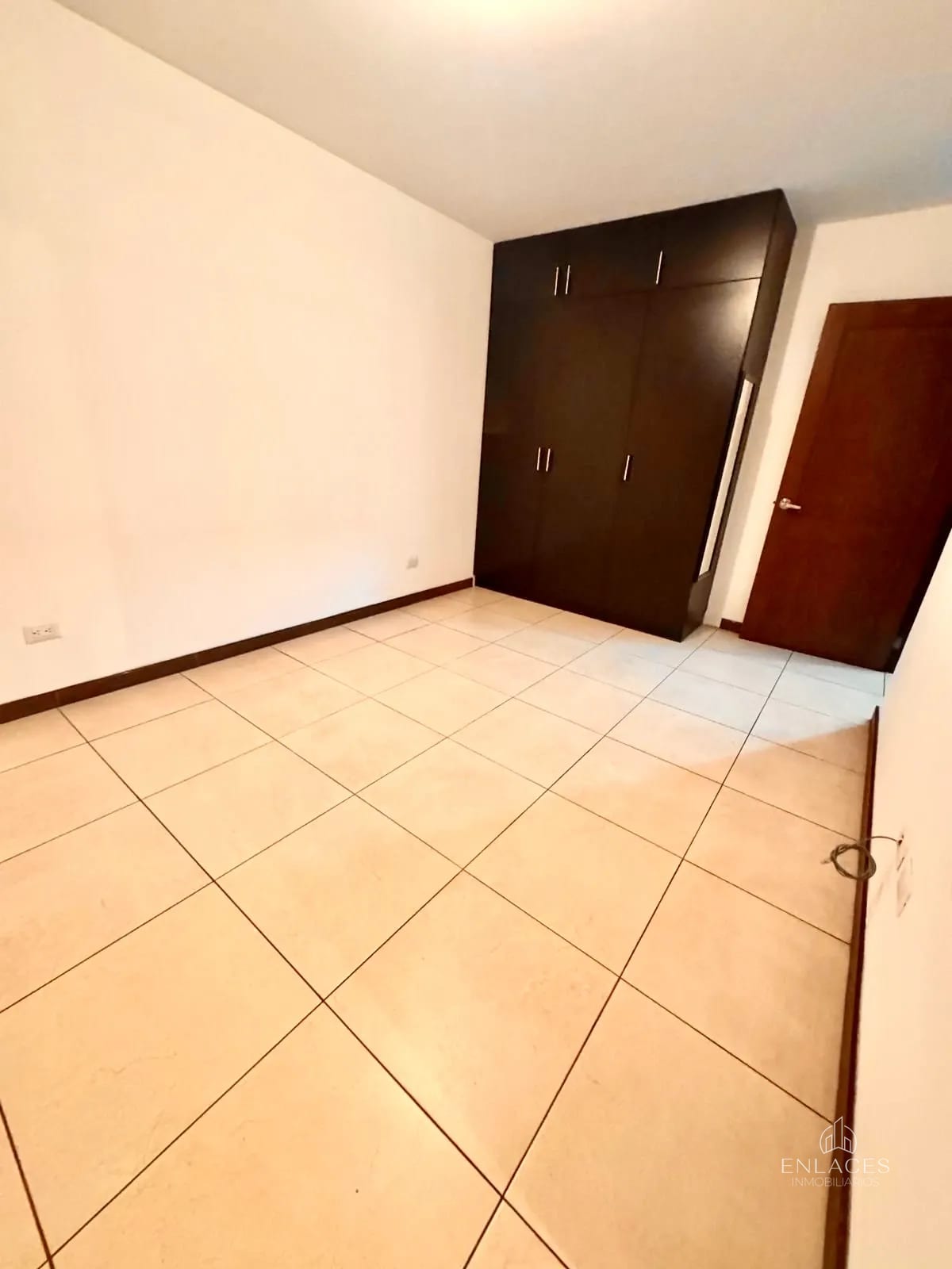 Zona 11 • Apartamento en Renta • Santa María Las Charcas — Apartamento en Alquiler en Santa María de Las Charcas, Zona 11, Guatemala, Ciudad — foto 11 de 12