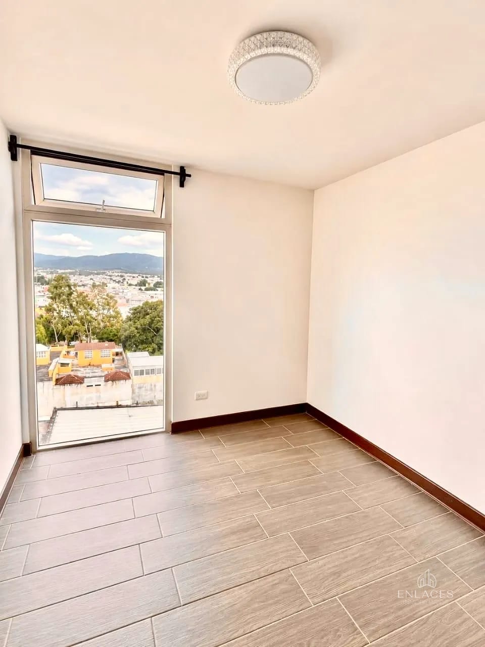 Zona 4 de Mixco • Apartamento en Renta • Edificio Treo — Apartamento en Alquiler en Zona 4 Mixco, Guatemala, Ciudad — foto 8 de 10