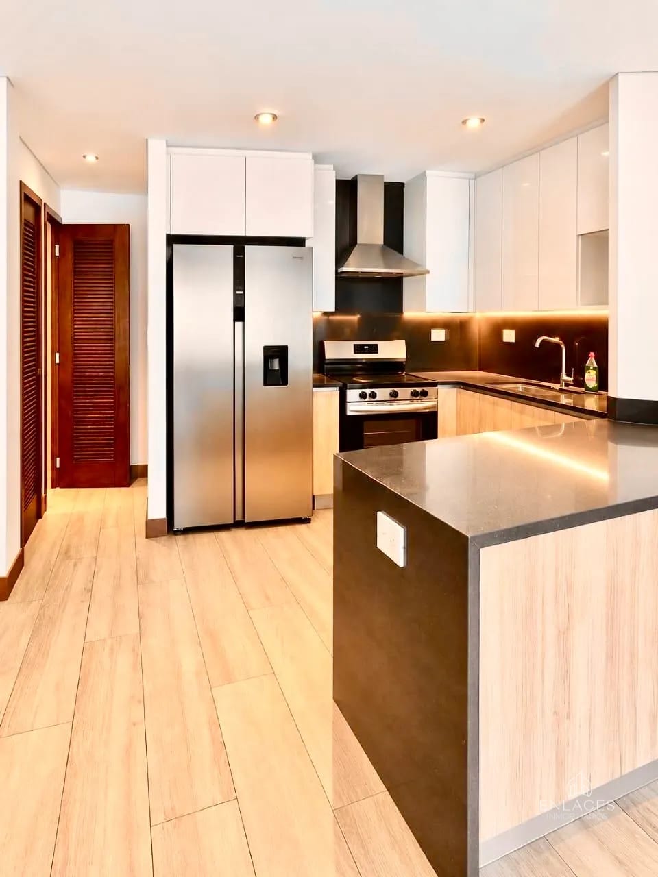 Zona 10 • Apartamento en Venta • Edificio Reserva 10 — Apartamento en Venta en Reserva Diez, Zona 10, Guatemala, Ciudad — foto 1 de 14