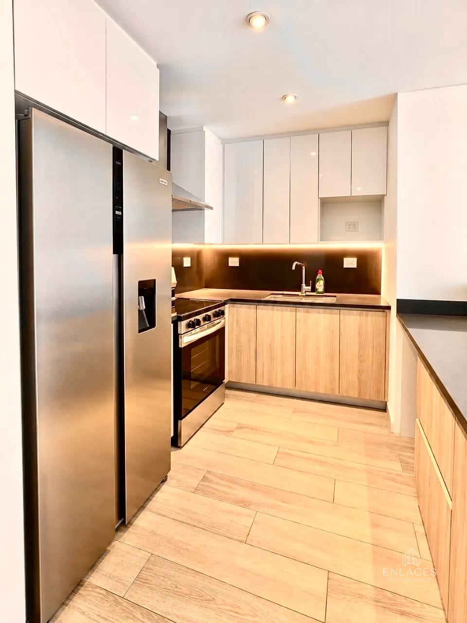Zona 10 • Apartamento en Venta • Edificio Reserva 10 — Apartamento en Venta en Reserva Diez, Zona 10, Guatemala, Ciudad — foto 2 de 14