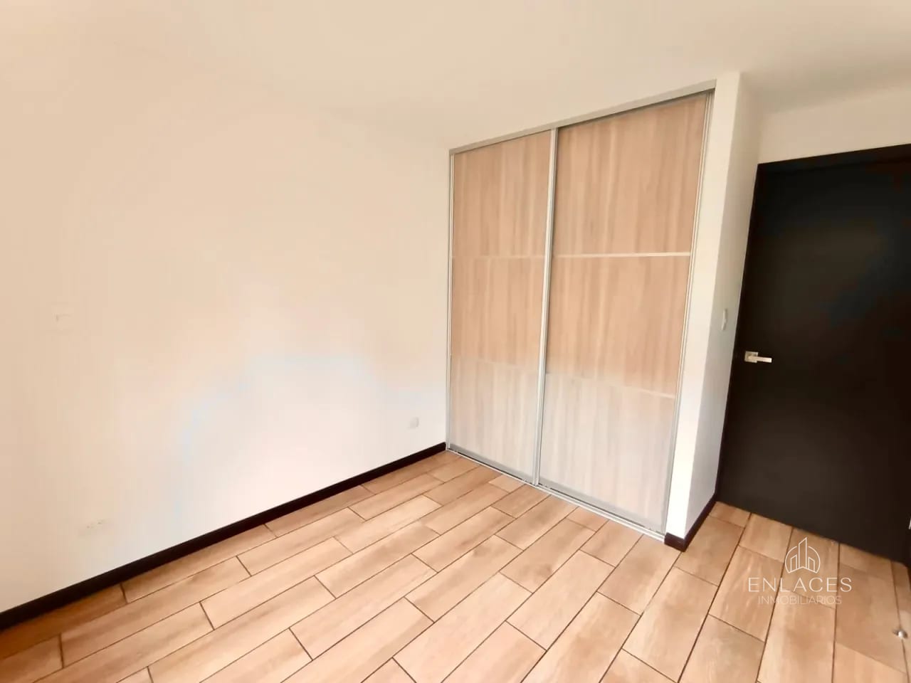 Zona 16 • Apartamento Nuevo en Renta • Edificio San Isidro 20/21 — Apartamento en Alquiler en San Isidro 20/21, Zona 16, Guatemala, Ciudad — foto 9 de 16
