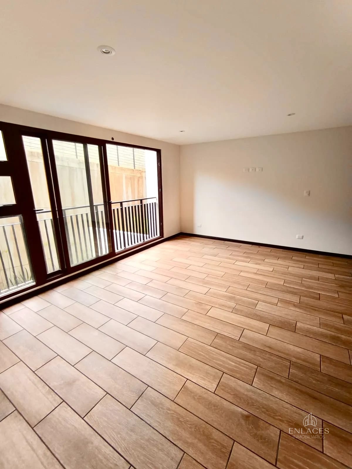 Zona 16 • Apartamento Nuevo en Renta • Edificio San Isidro 20/21 — Apartamento en Alquiler en San Isidro 20/21, Zona 16, Guatemala, Ciudad — foto 2 de 16