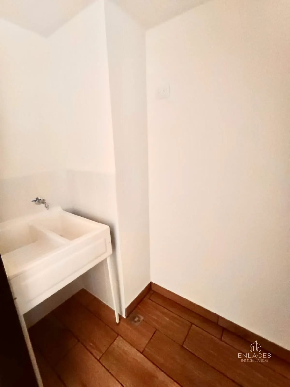 Zona 16 • Apartamento Nuevo en Renta • Edificio San Isidro 20/21 — Apartamento en Alquiler en San Isidro 20/21, Zona 16, Guatemala, Ciudad — foto 12 de 16