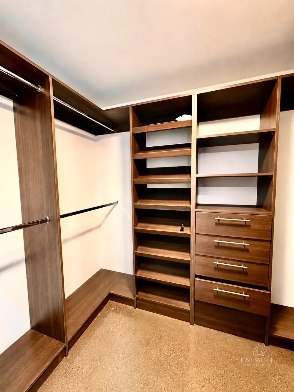 Zona 4 • Apartamento en Venta • Edificio 4Venezia — Apartamento en Venta en Cuatro Venezia, Zona 4, Guatemala, Ciudad — foto 8 de 8