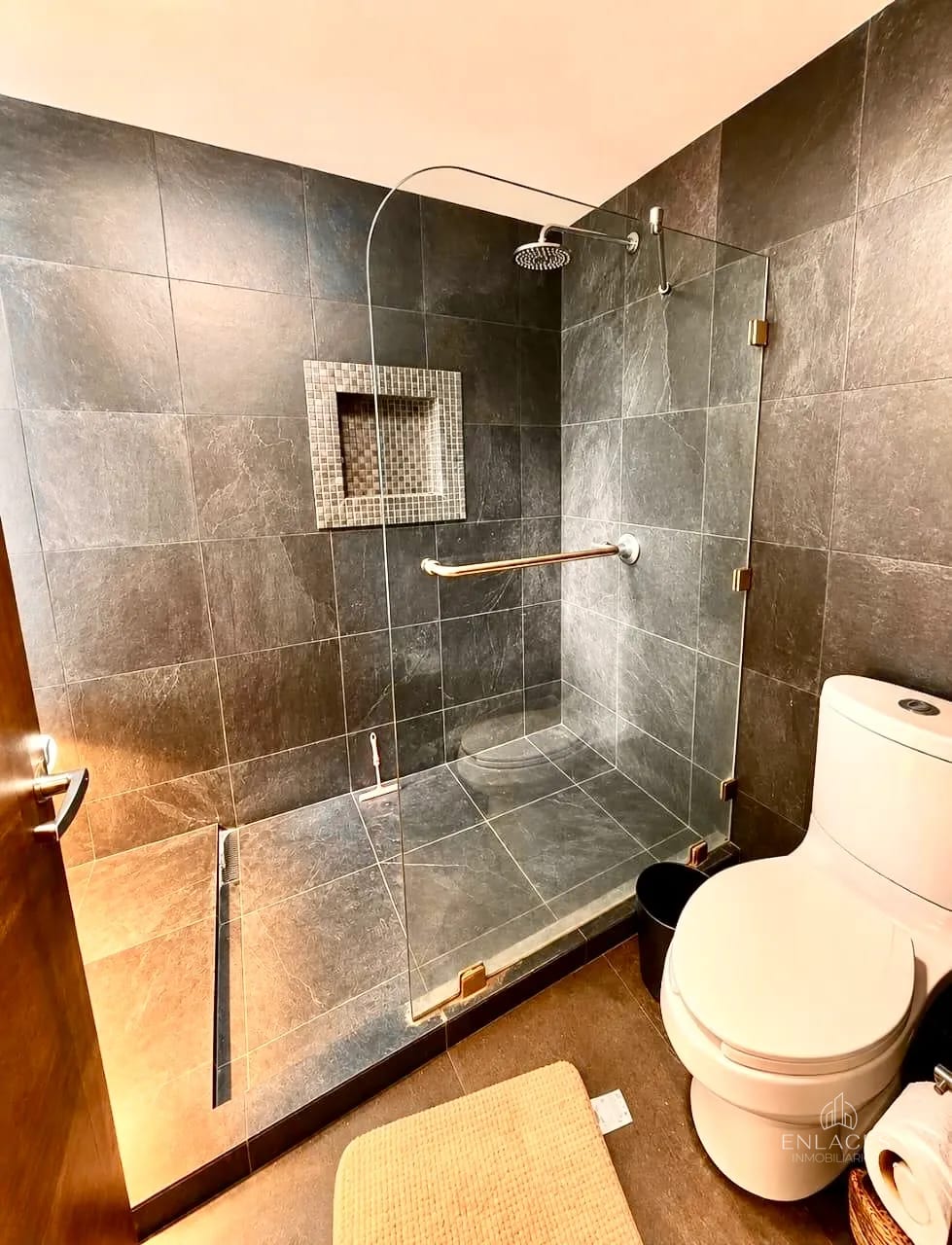 Zona 4 • Apartamento en Venta • Edificio 4Venezia — Apartamento en Venta en Cuatro Venezia, Zona 4, Guatemala, Ciudad — foto 7 de 8