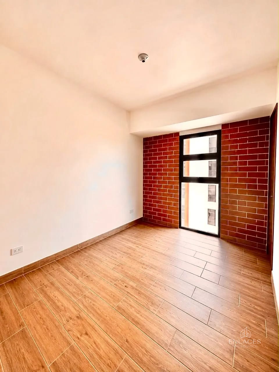 Zona 4 • Apartamento en Renta • Edificio Modra — Apartamento en Alquiler en Modra, Zona 4, Guatemala, Ciudad — foto 4 de 9