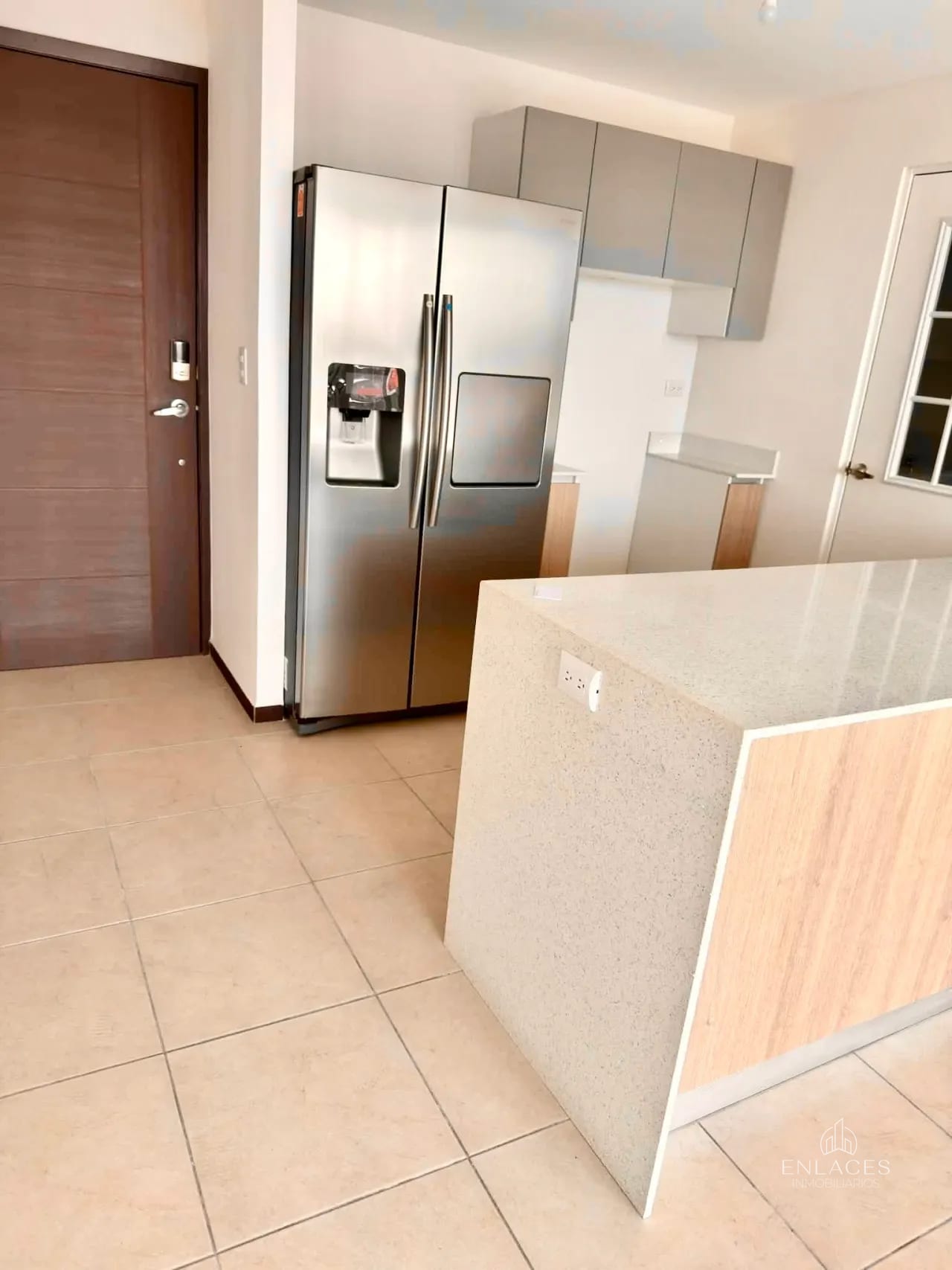 Zona 11 • Apartamento en Renta • Edificio Parque San Jorge — Apartamento en Alquiler en Parque San Jorge, Zona 11, Guatemala, Ciudad — foto 1 de 9