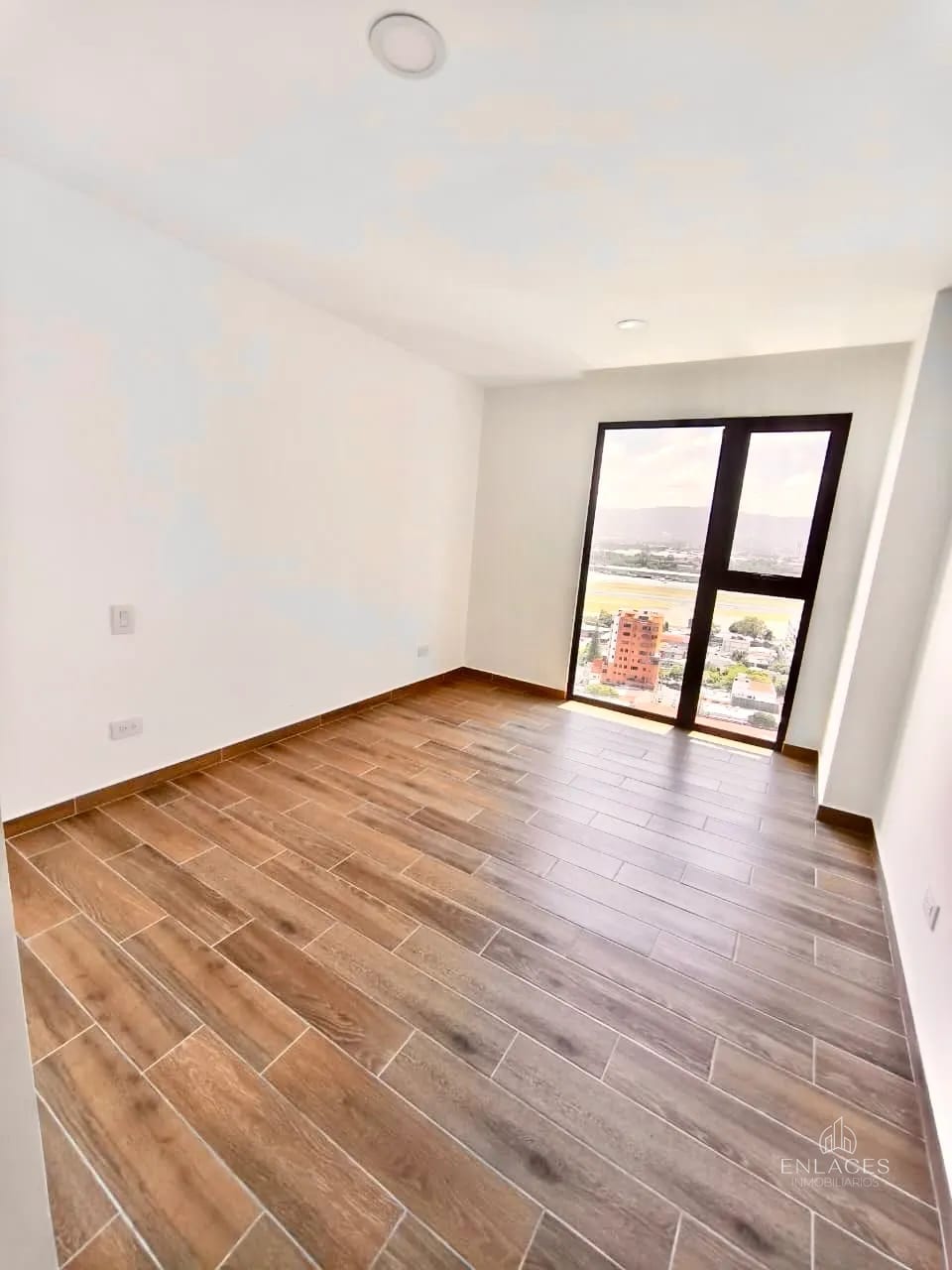 Zona 14 • Apartamento en Venta • Edificio Parque 14 — Apartamento en Venta en Parque 14, Zona 14, Guatemala, Ciudad — foto 3 de 16