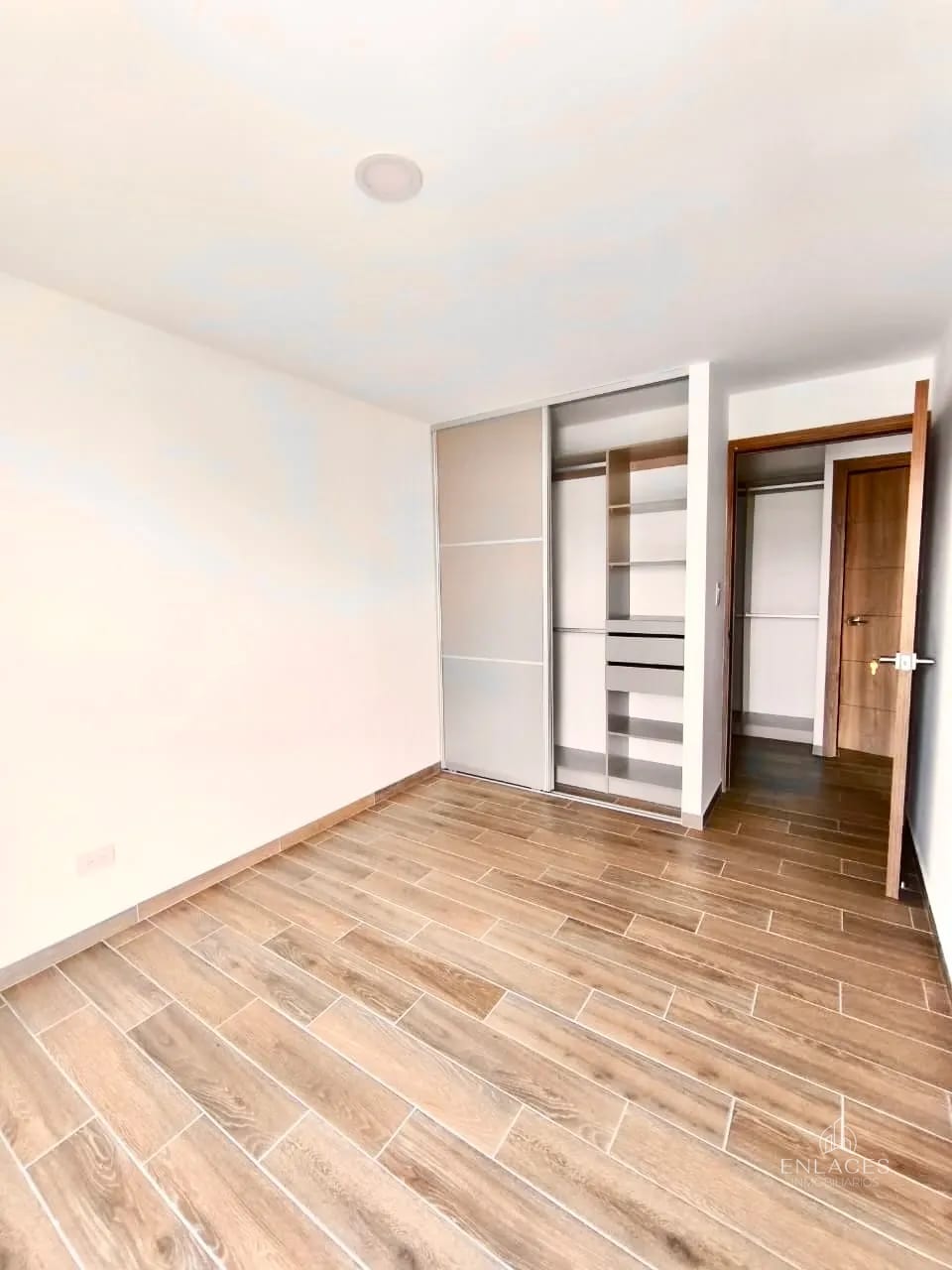 Zona 14 • Apartamento en Venta • Edificio Parque 14 — Apartamento en Venta en Parque 14, Zona 14, Guatemala, Ciudad — foto 12 de 16