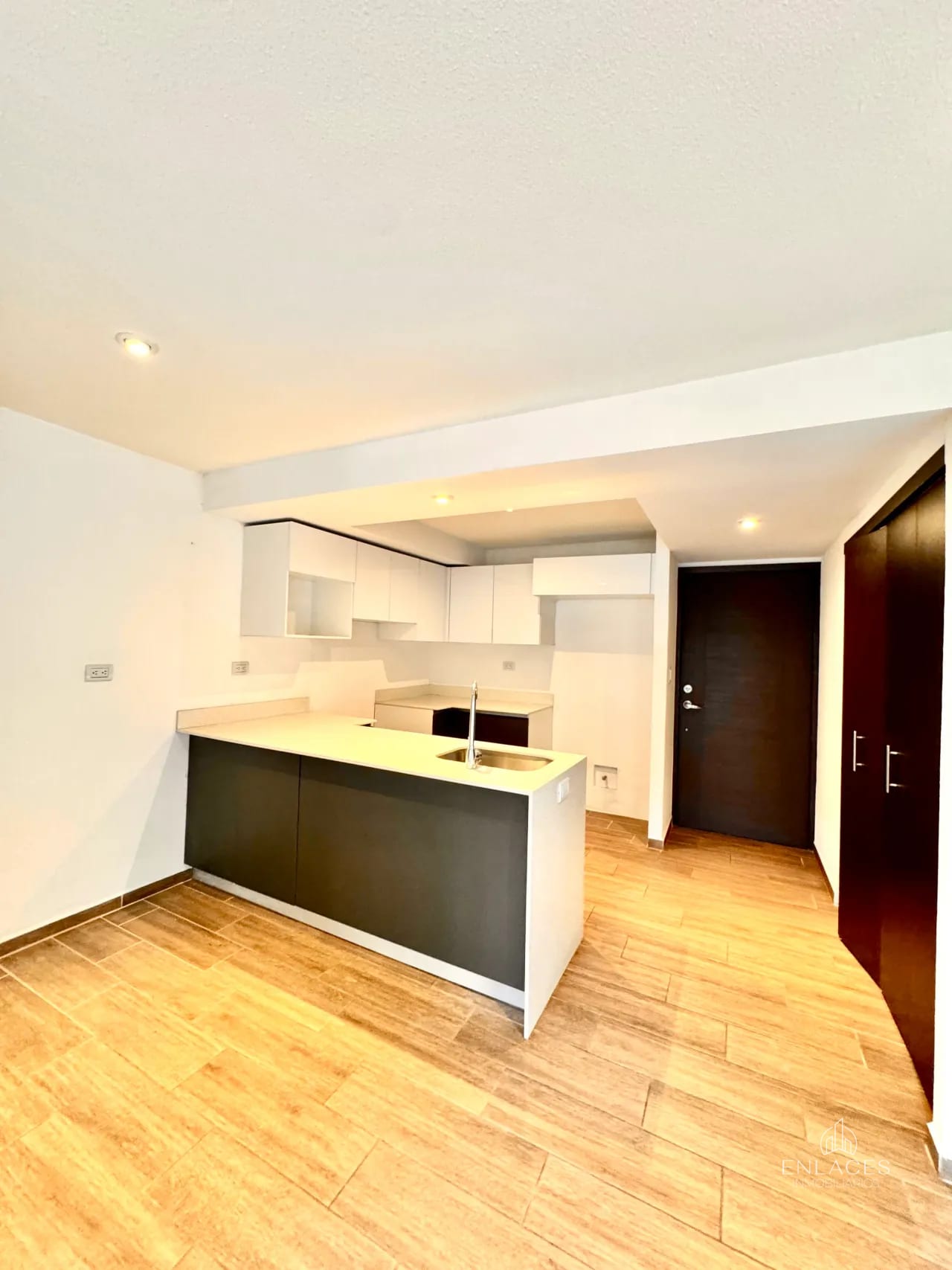 Zona 7 • Apartamento en Venta • Parque Mateo — Apartamento en Venta en Parque Mateo, Zona 7, Guatemala, Ciudad — foto 1 de 14