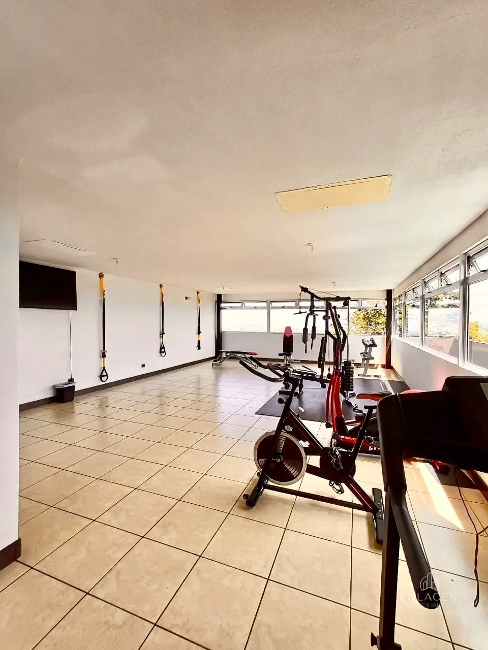 Zona 16 • Apartamento en Renta • Bosques de Euskadi — Apartamento en Alquiler en Bosques de Euskadi, Zona 16, Guatemala, Ciudad — foto 10 de 10