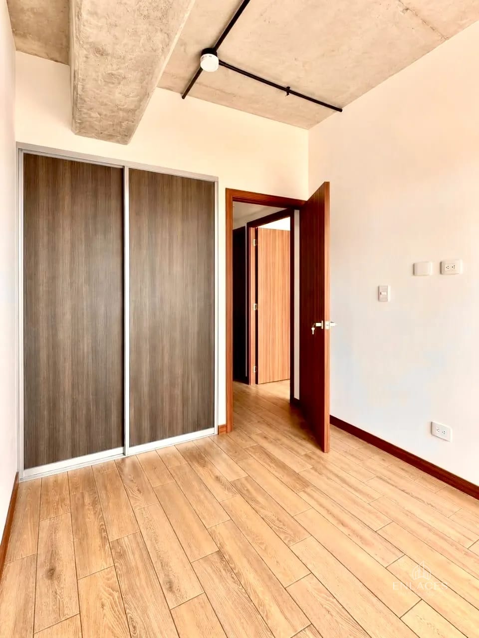 Zona 4 • Apartamento en Renta • Edificio Inara — Apartamento en Alquiler en Inara Cuatro Norte, Zona 4, Guatemala, Ciudad — foto 8 de 13
