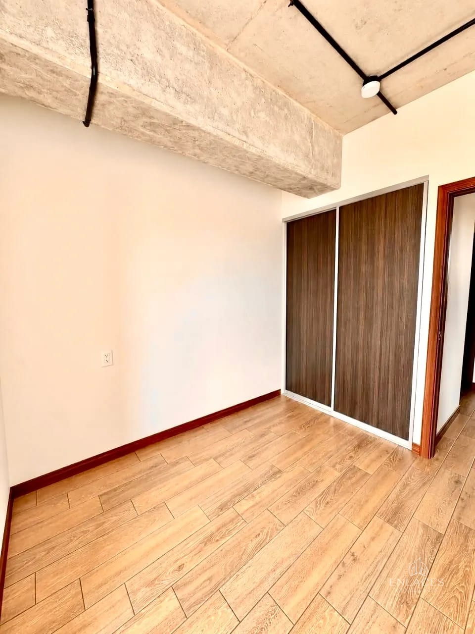 Zona 4 • Apartamento en Renta • Edificio Inara — Apartamento en Alquiler en Inara Cuatro Norte, Zona 4, Guatemala, Ciudad — foto 9 de 13