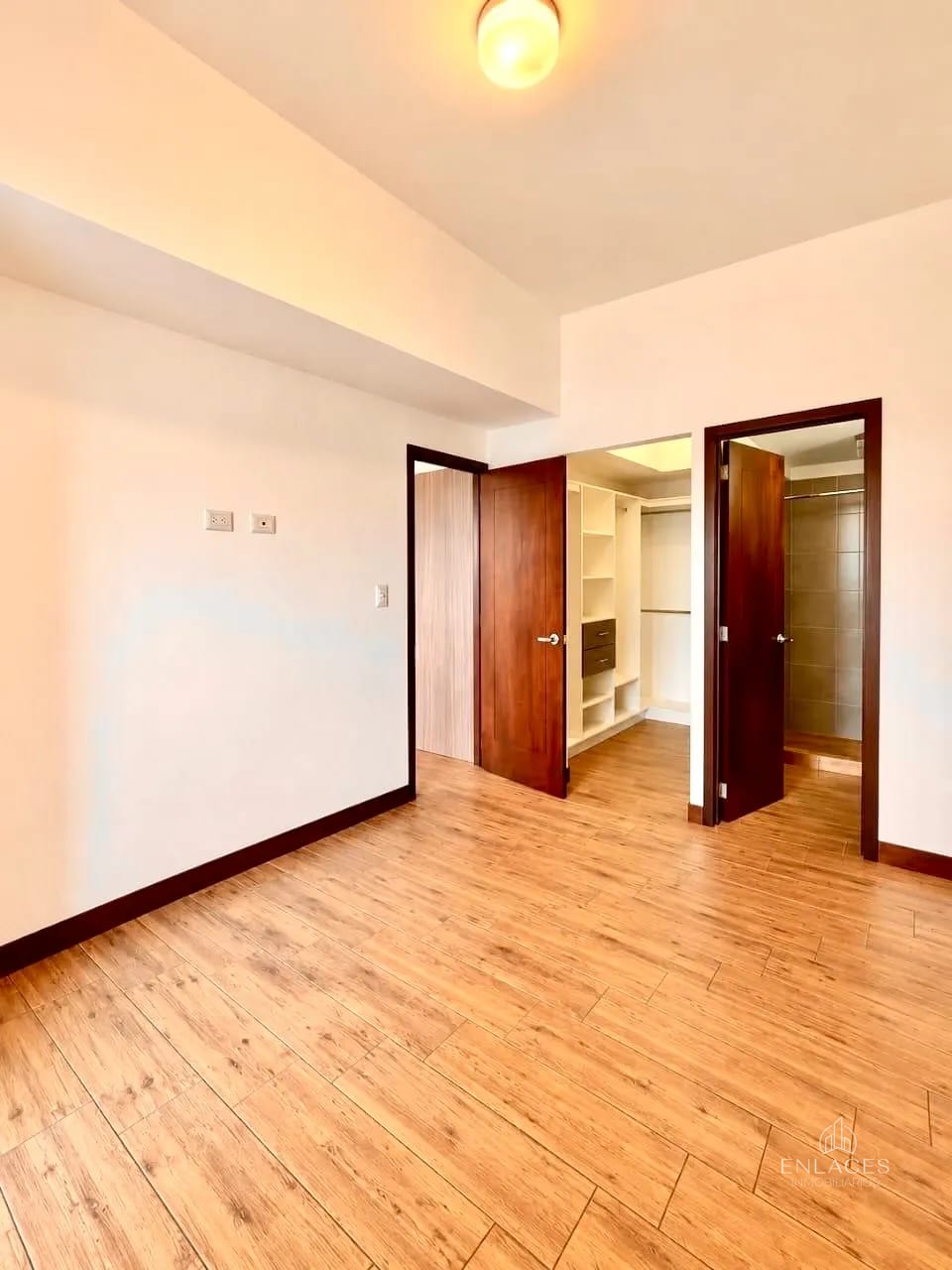 Zona 10 • Apartamento en Renta • Edificio Casalini — Apartamento en Alquiler en Cassalini, Zona 10, Guatemala, Ciudad — foto 7 de 13