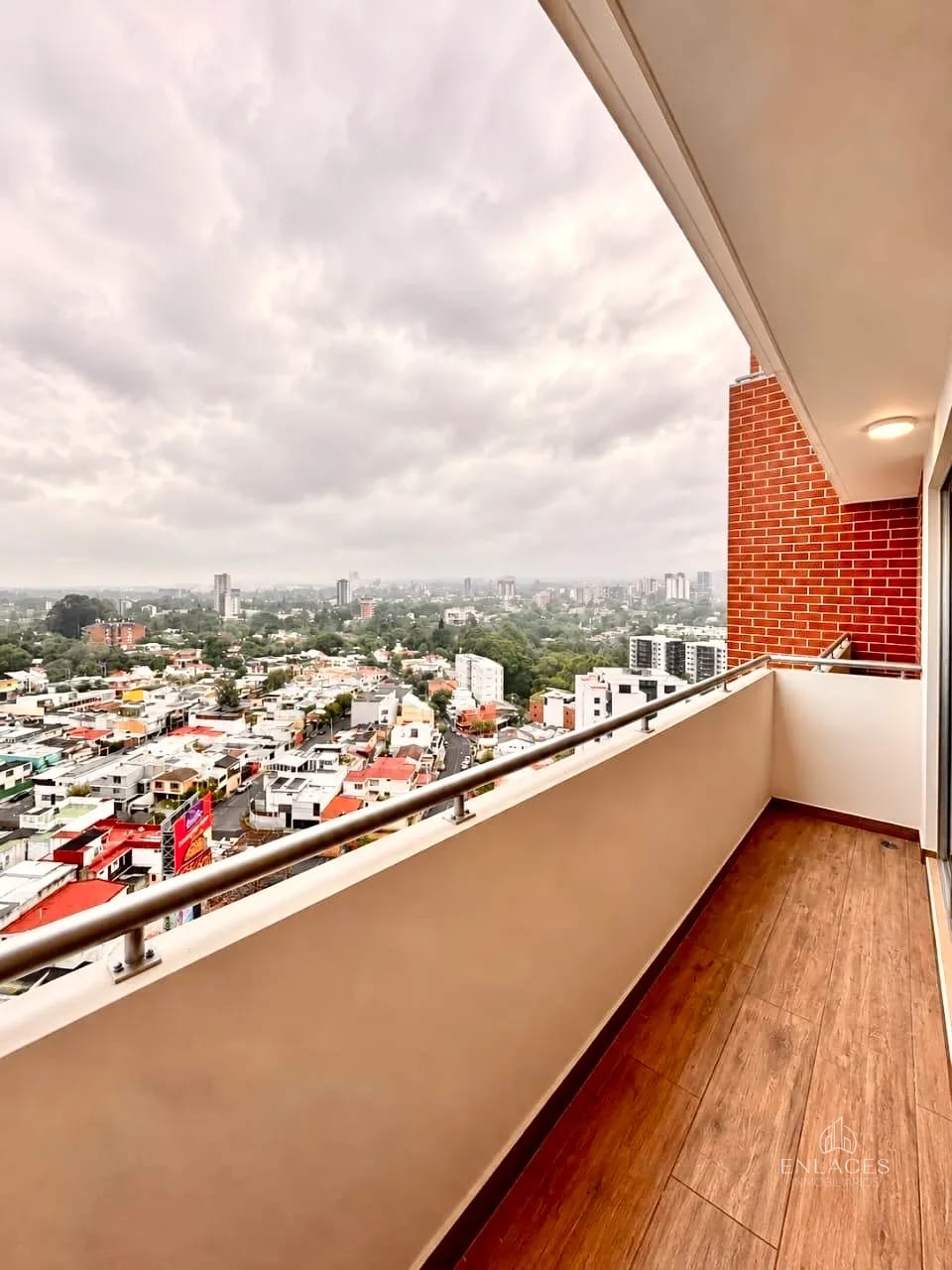 Zona 10 • Apartamento en Renta • Edificio Casalini — Apartamento en Alquiler en Cassalini, Zona 10, Guatemala, Ciudad — foto 6 de 13