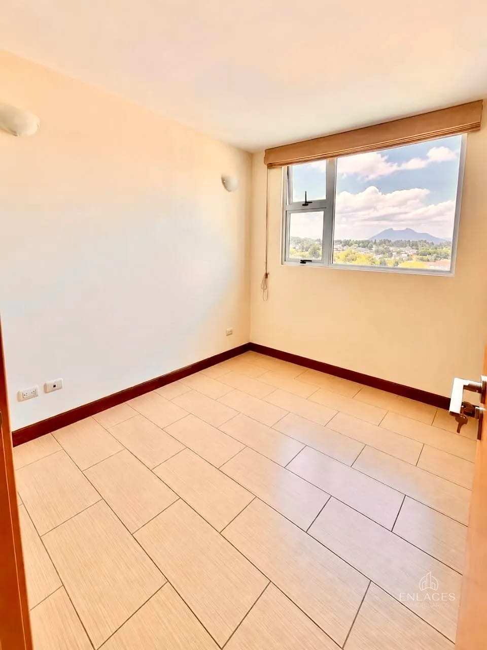 Zona 14 • Apartamento en Renta • Edificio Condado La Villa — Apartamento en Alquiler en Condado La Villa, Zona 14, Guatemala, Ciudad — foto 9 de 14