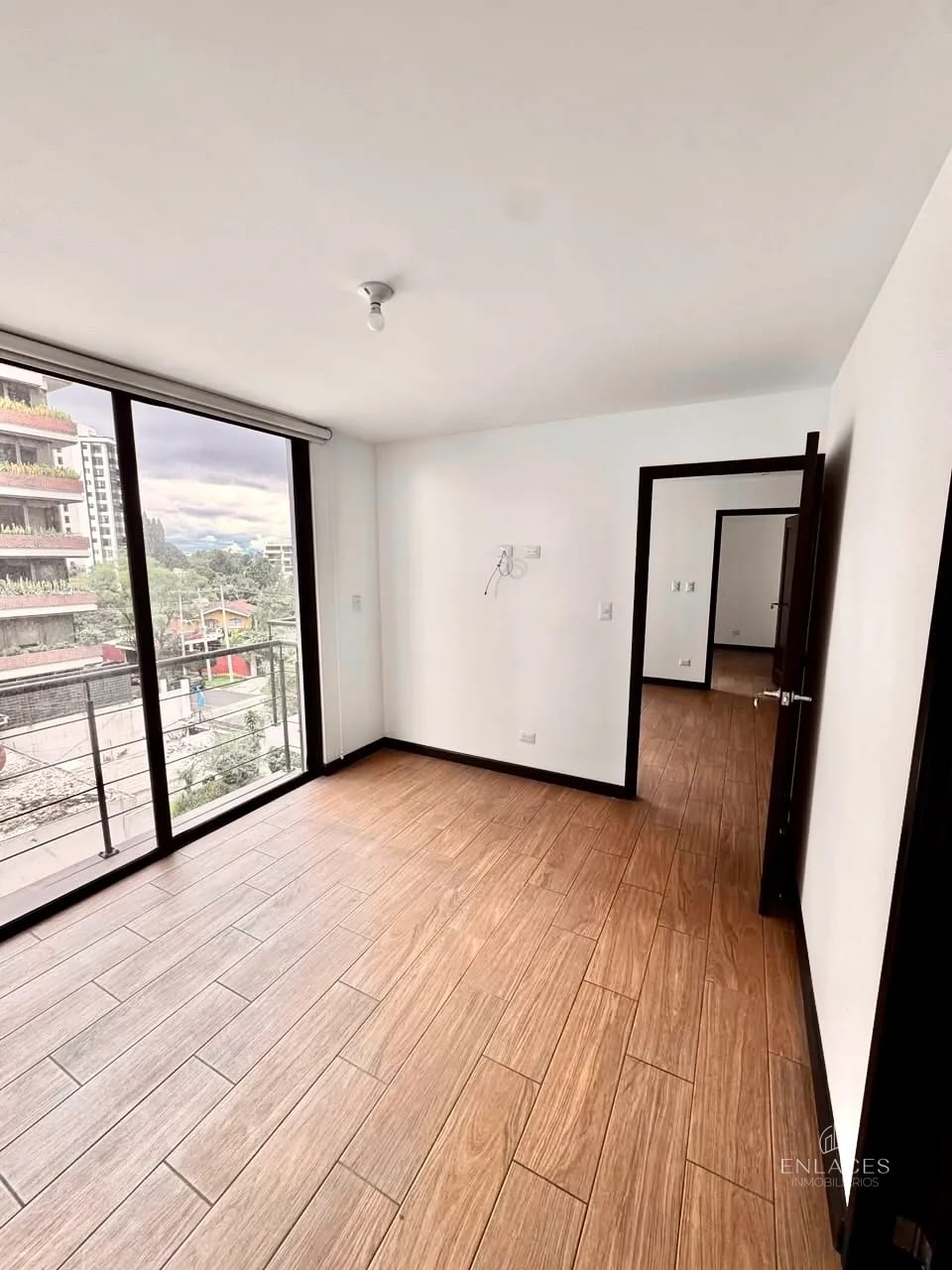 Zona 15 VH1 • Apartamento en Venta • Edificio Praga — Apartamento en Venta en Vista Hermosa I, Zona 15, Guatemala, Ciudad — foto 3 de 10