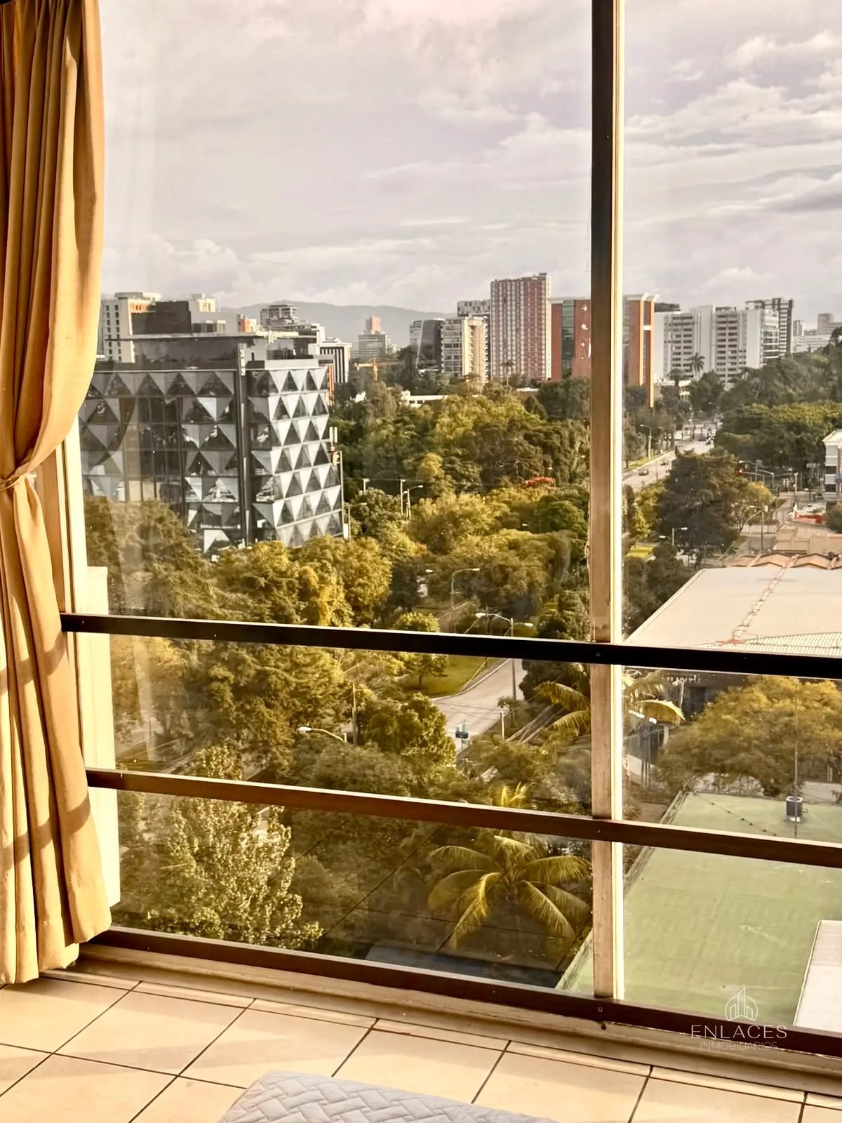Zona 9 • Apartamento en Renta • Edificio Cortijo Reforma — Apartamento en Alquiler en Cortijo Reforma, Zona 9, Guatemala, Ciudad — foto 8 de 13