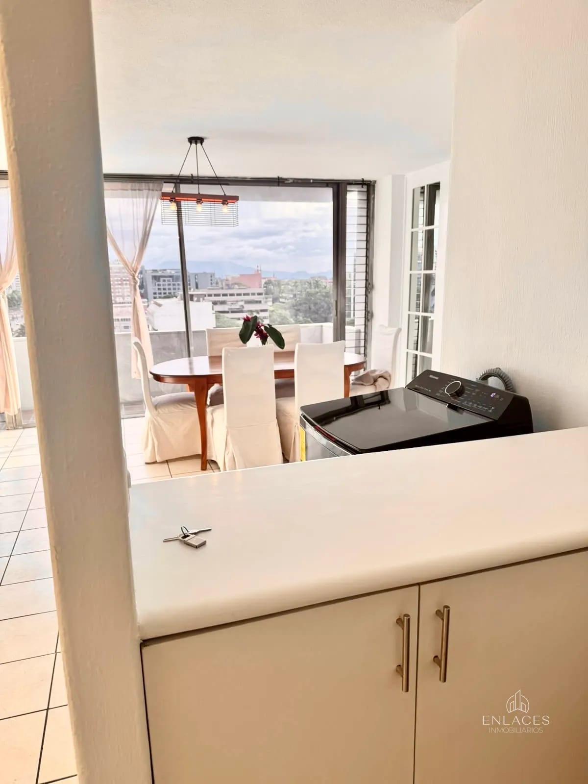 Zona 9 • Apartamento en Renta • Edificio Cortijo Reforma — Apartamento en Alquiler en Cortijo Reforma, Zona 9, Guatemala, Ciudad — foto 4 de 13