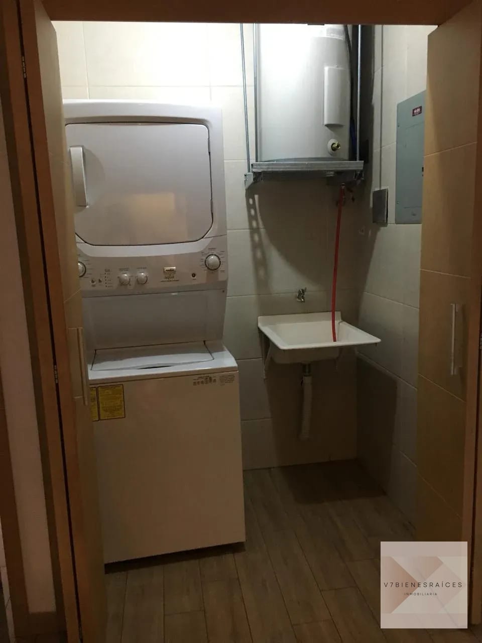 Apartamento en Renta Zona 10 — Apartamento en Alquiler en Zona 10, Guatemala, Ciudad — foto 7 de 13