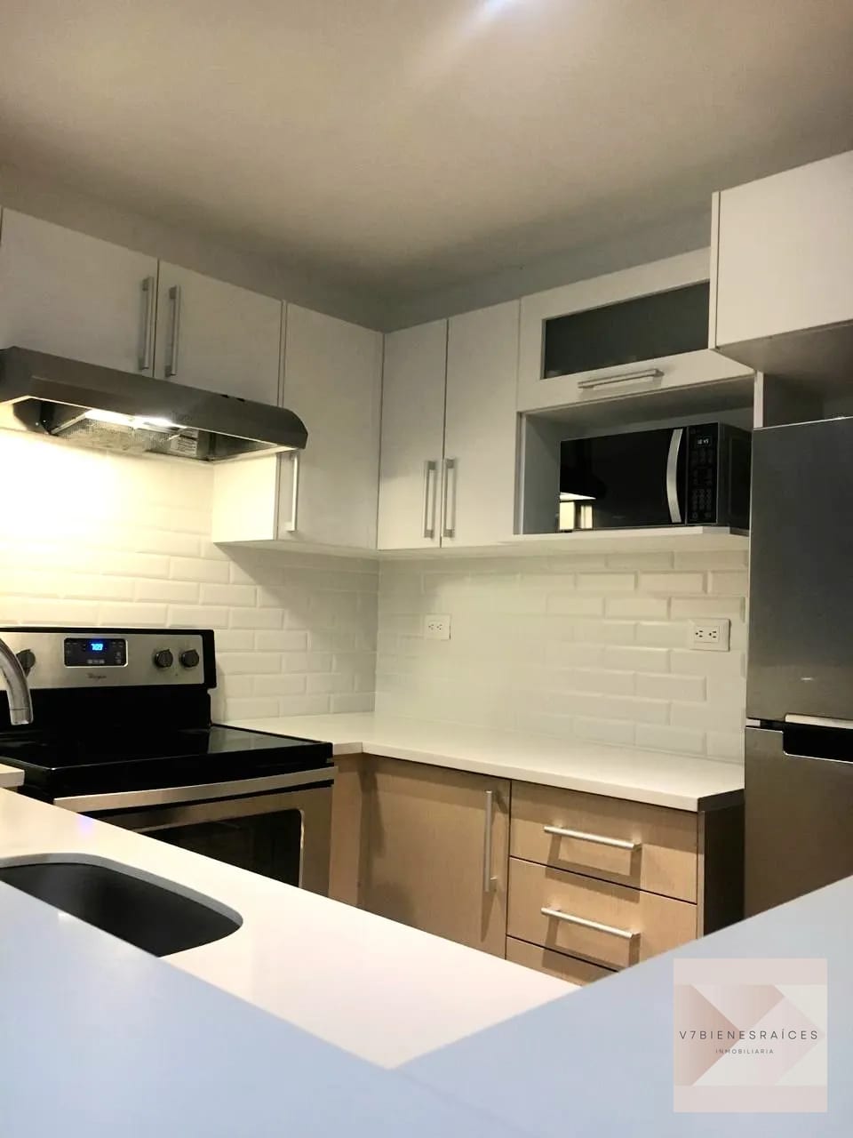 Apartamento en Renta Zona 10 — Apartamento en Alquiler en Zona 10, Guatemala, Ciudad — foto 1 de 13