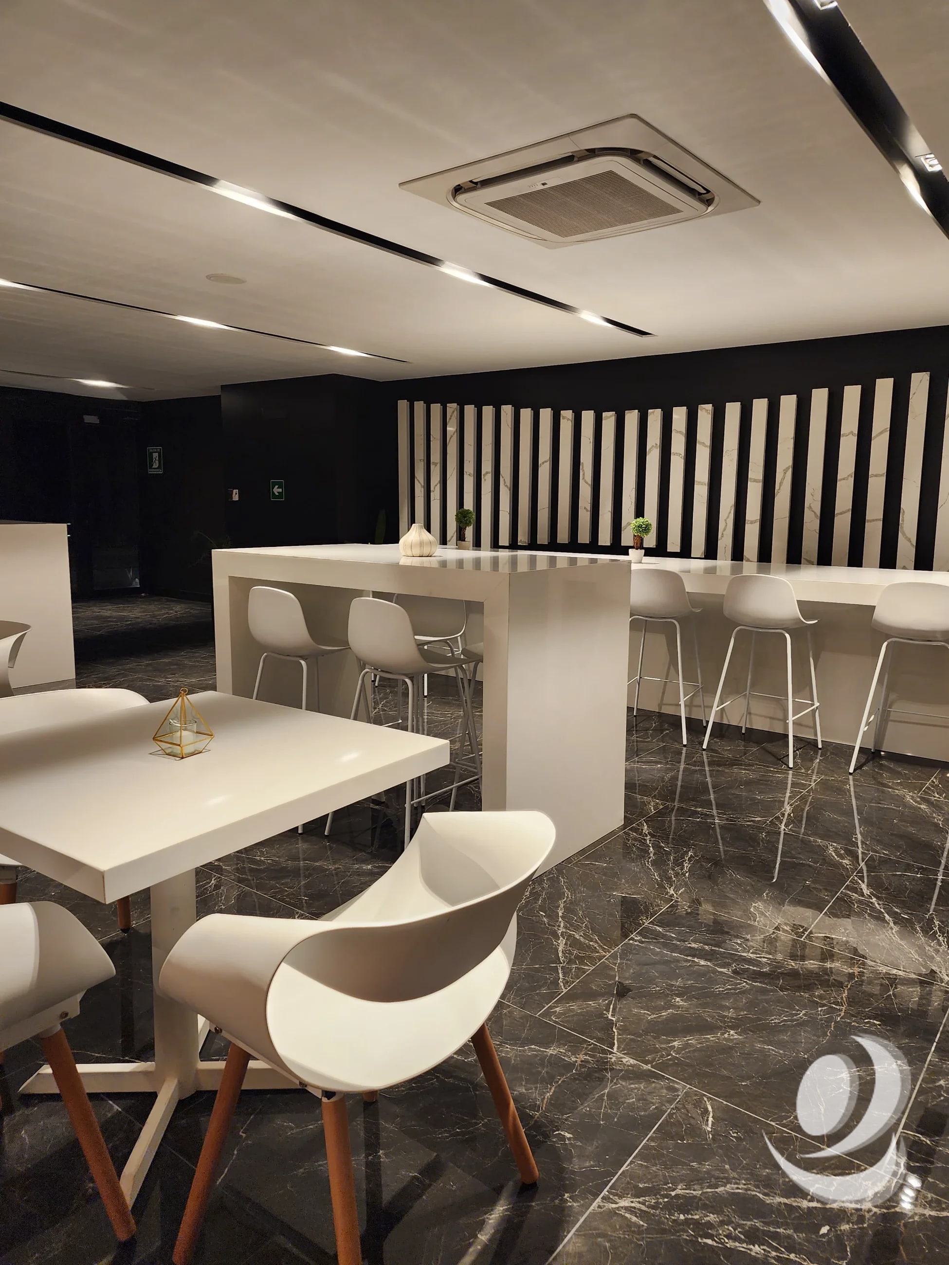Venta de Apartamento en NUEVO Edificio de Lujos en zona 11. - 12