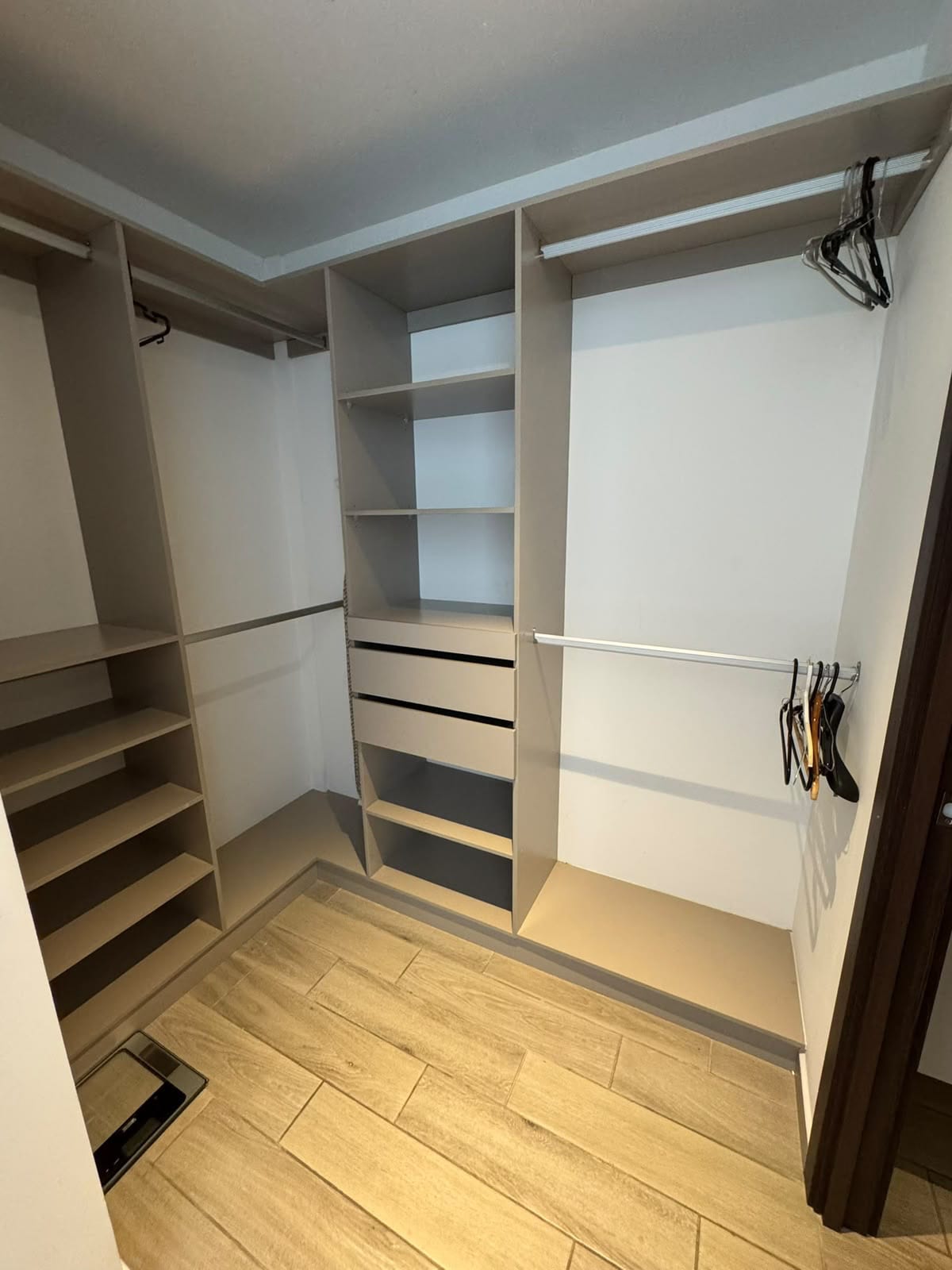 Amueblado en zona 10 — Apartamento en Alquiler en Parque 10, Zona 10, Guatemala, Ciudad — foto 3 de 12