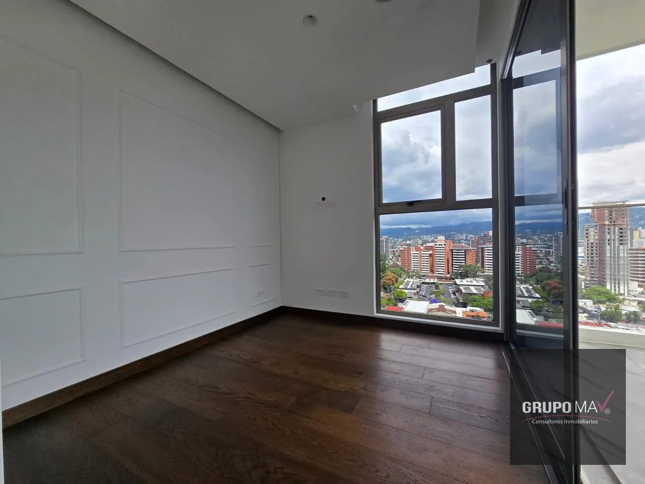 Apartamento Zona 10 Edificio Atarah — Apartamento en Alquiler en Atarah, Zona 10, Guatemala, Ciudad — foto 2 de 9