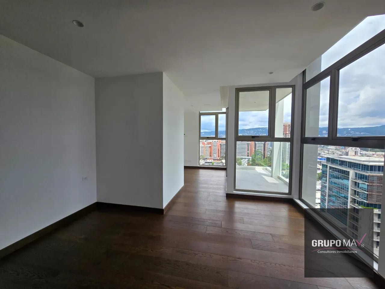 Apartamento Zona 10 Edificio Atarah — Apartamento en Alquiler en Atarah, Zona 10, Guatemala, Ciudad — foto 4 de 9
