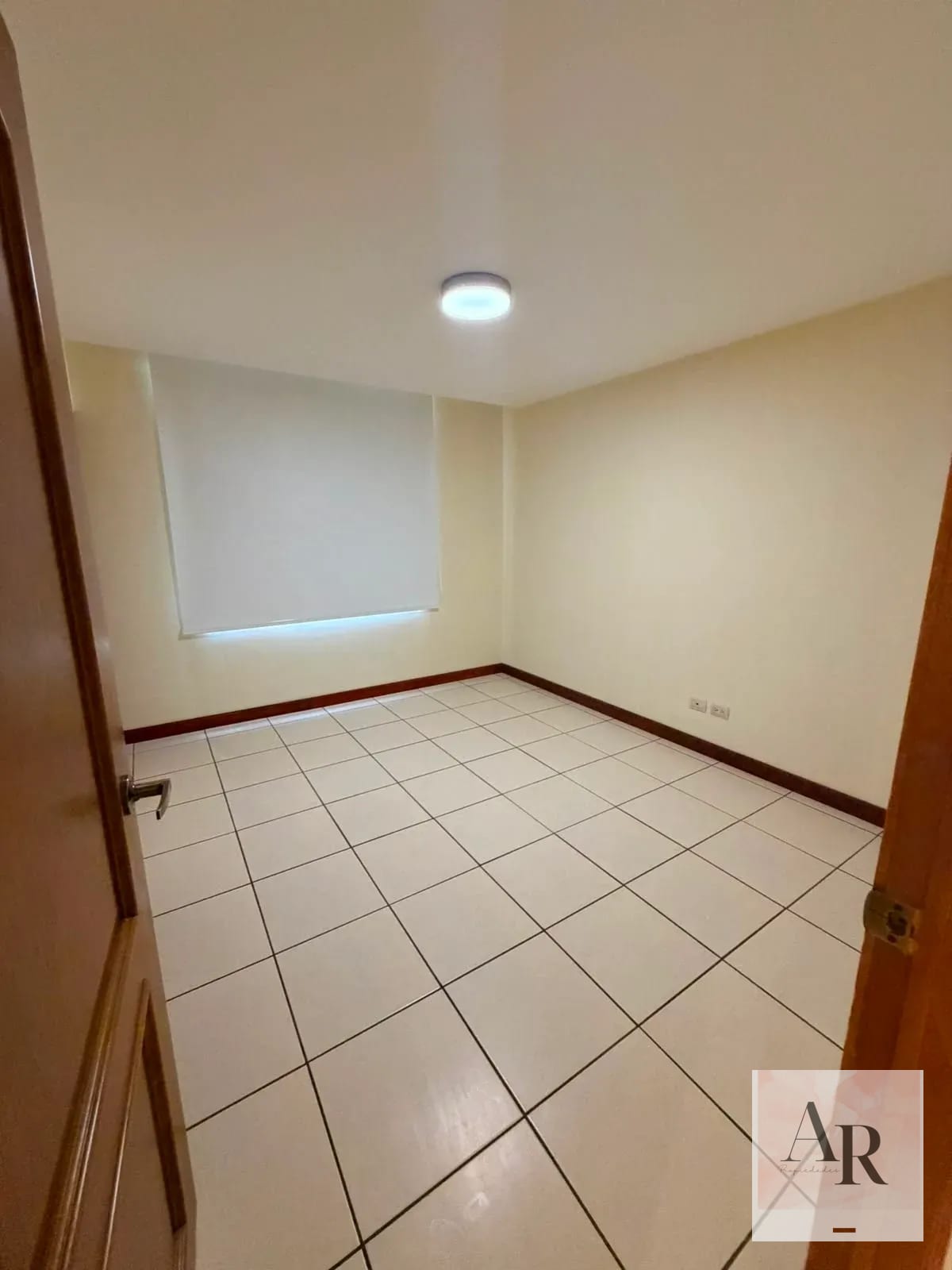 Apartamento en renta zona 10 — Apartamento en Alquiler en Jardines del Acueducto, Zona 10, Guatemala, Ciudad — foto 2 de 4