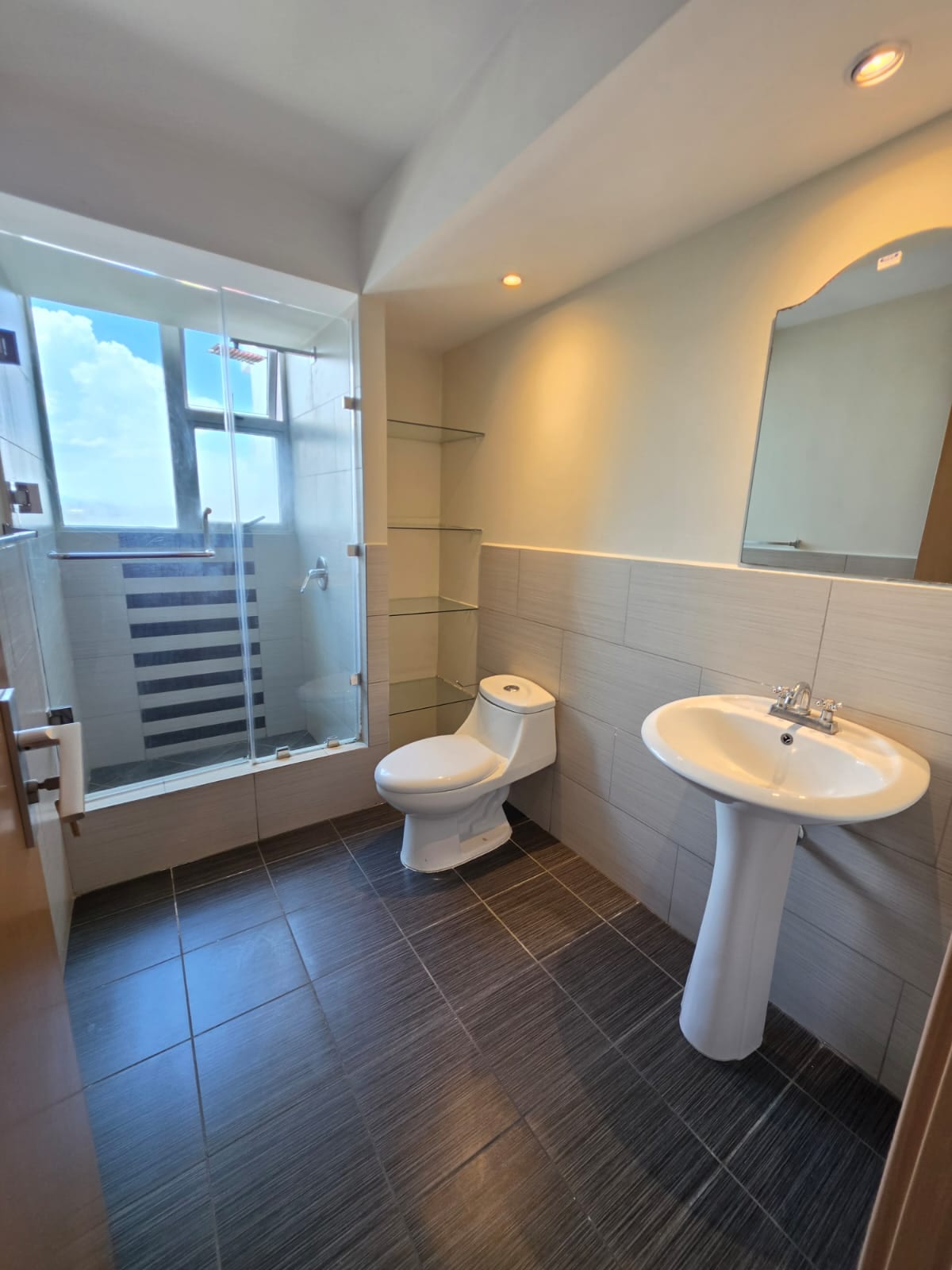 Apto en Renta en Condado La Villa zona 14 — Apartamento en Alquiler en Condado La Villa, Zona 14, Guatemala, Ciudad — foto 4 de 16