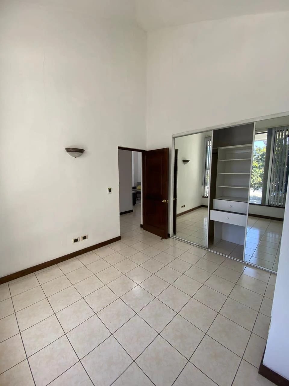 Apartamento semi amueblado en Zona 15 — Apartamento en Alquiler en Zona 15, Guatemala, Ciudad — foto 3 de 12