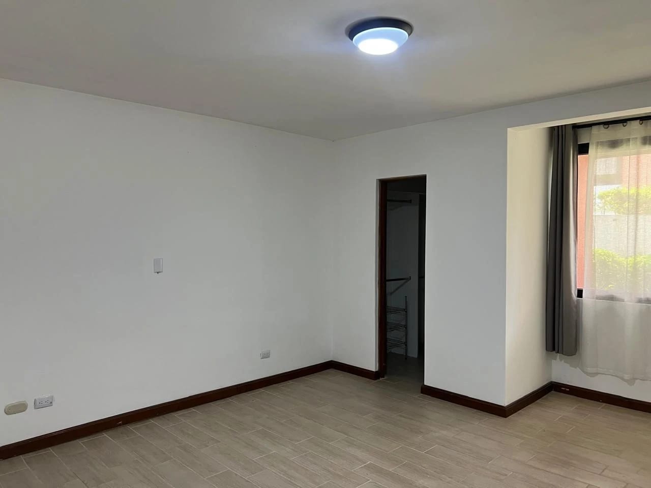 Apartamento en Zona 10 — Apartamento en Alquiler en Zona 10, Guatemala, Ciudad — foto 5 de 10
