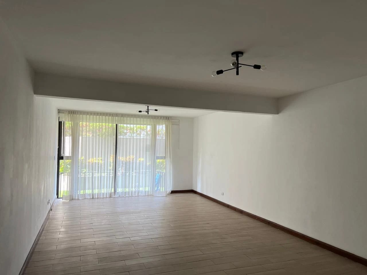 Apartamento en Zona 10 — Apartamento en Alquiler en Zona 10, Guatemala, Ciudad — foto 1 de 10