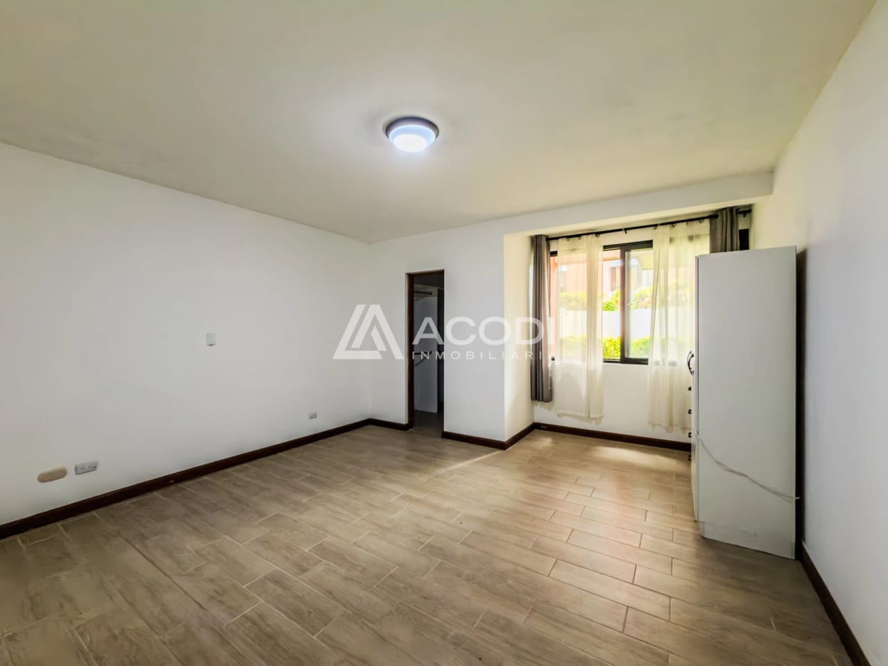 Apartamento en Zona 10 — Apartamento en Alquiler en Zona 10, Guatemala, Ciudad — foto 6 de 11