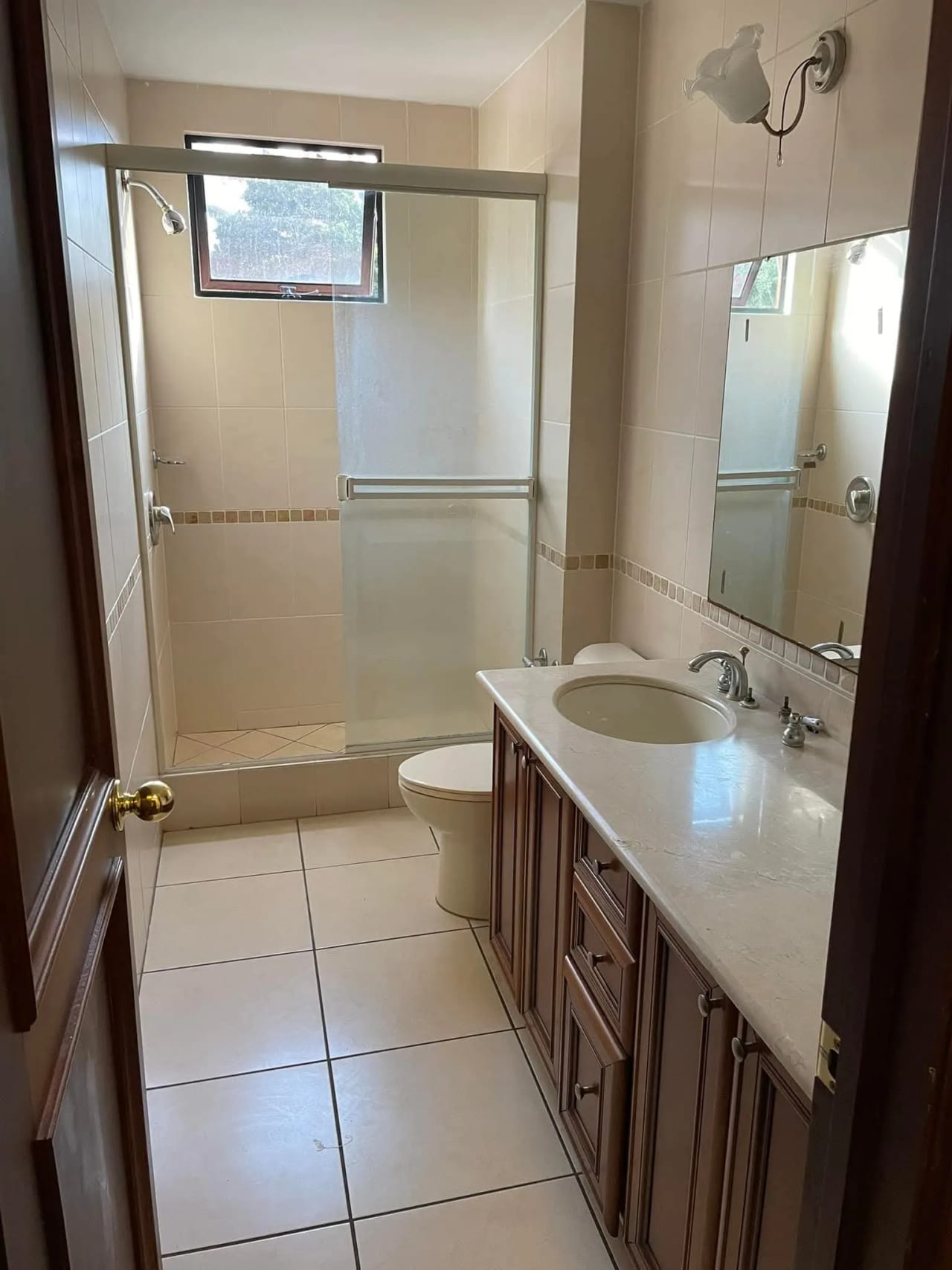 Apartamento en Zona 10 — Apartamento en Alquiler en Zona 10, Guatemala, Ciudad — foto 7 de 8