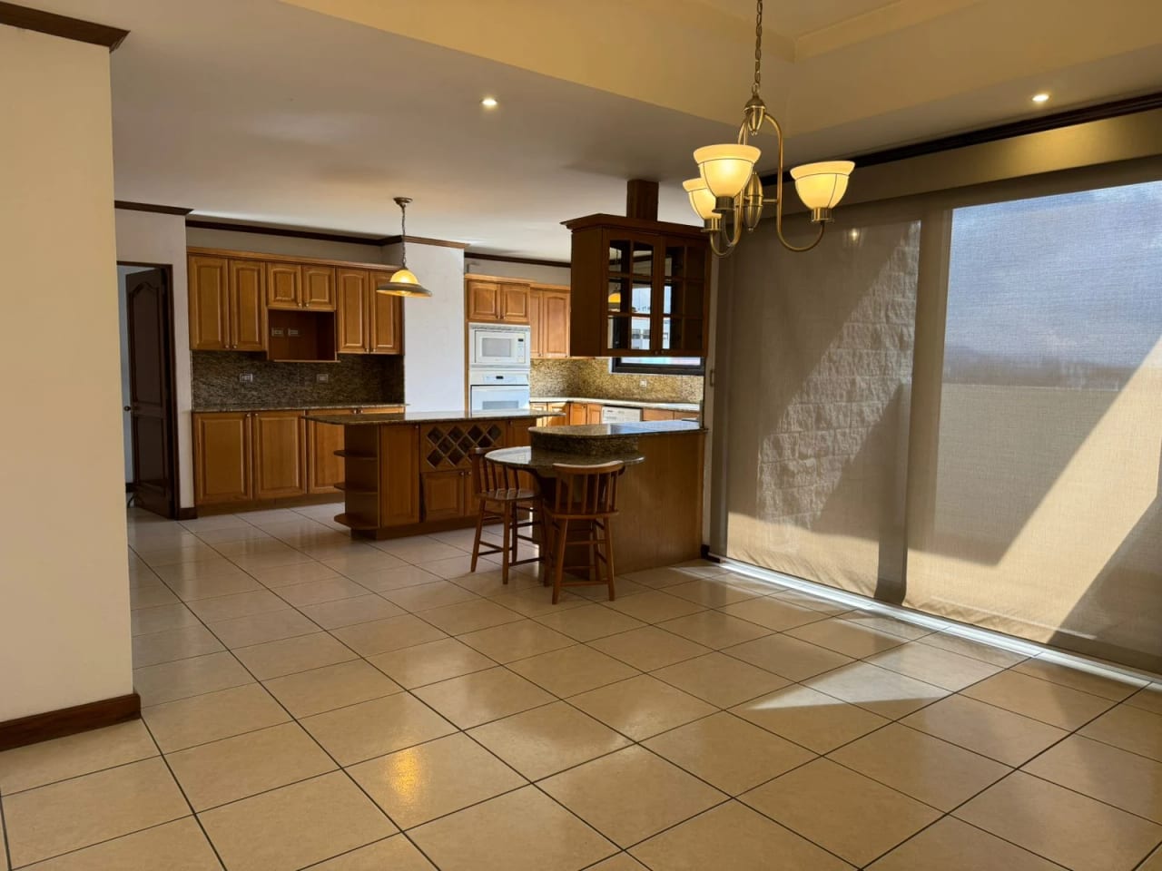 Penthouse en Zona 10 — Apartamento en Alquiler en Zona 10, Guatemala, Ciudad — foto 2 de 5