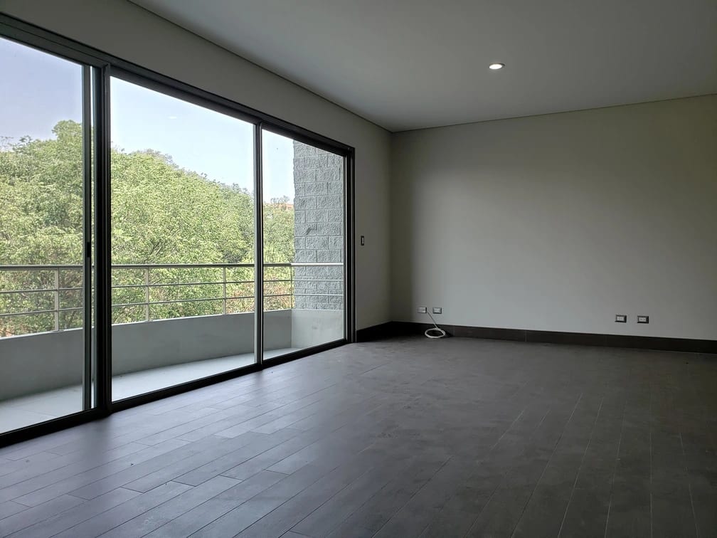 Apartamento en Zona 10 — Apartamento en Alquiler en Zona 10, Guatemala, Ciudad — foto 3 de 6