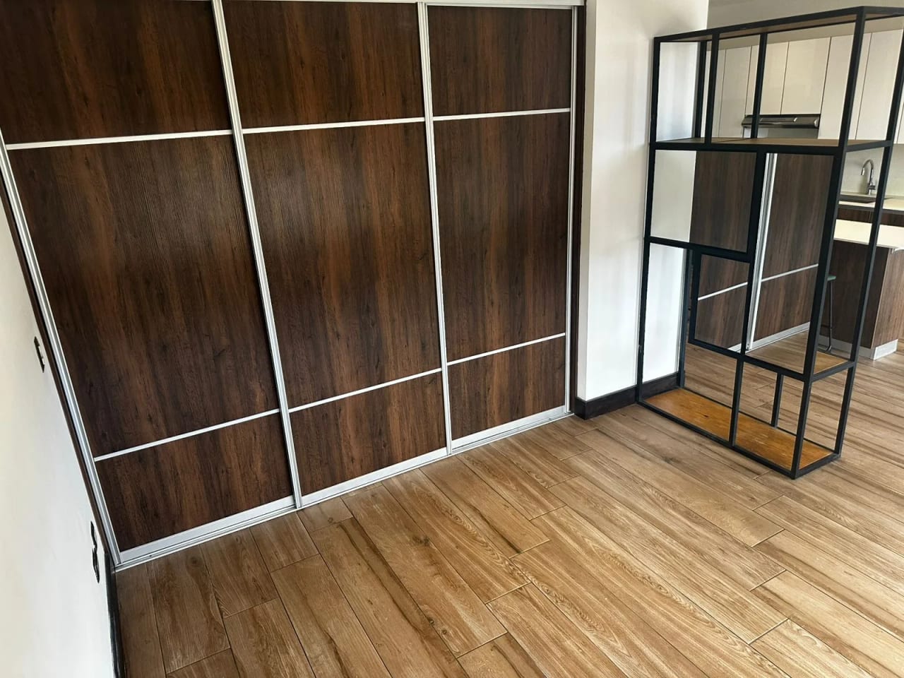 Apartamento amueblado tipo estudio en Zona 10 — Apartamento en Alquiler en Zona 10, Guatemala, Ciudad — foto 5 de 7