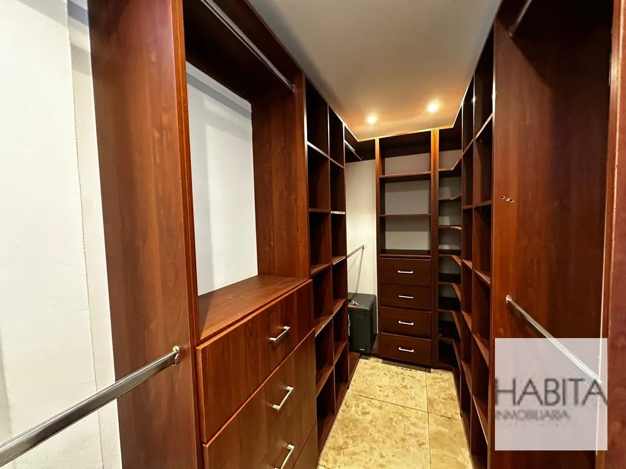 Apartamento en Renta en zona 10 — Apartamento en Alquiler en Zona 10, Guatemala, Ciudad — foto 2 de 7