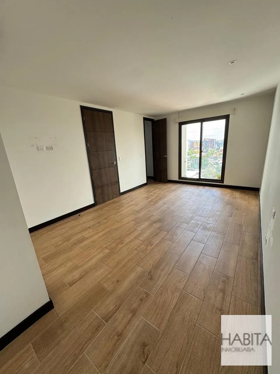 Apartamento en zona 10 Edificio Marqués de Oakland — Apartamento en Alquiler en Zona 10, Guatemala, Ciudad — foto 4 de 11