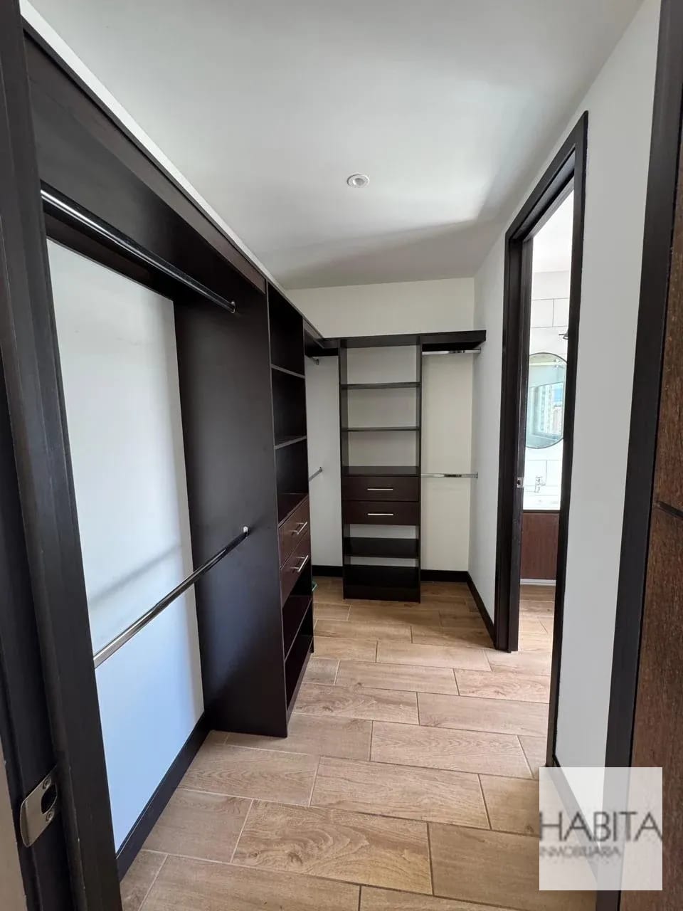 Apartamento en zona 10 Edificio Marqués de Oakland — Apartamento en Alquiler en Zona 10, Guatemala, Ciudad — foto 7 de 11