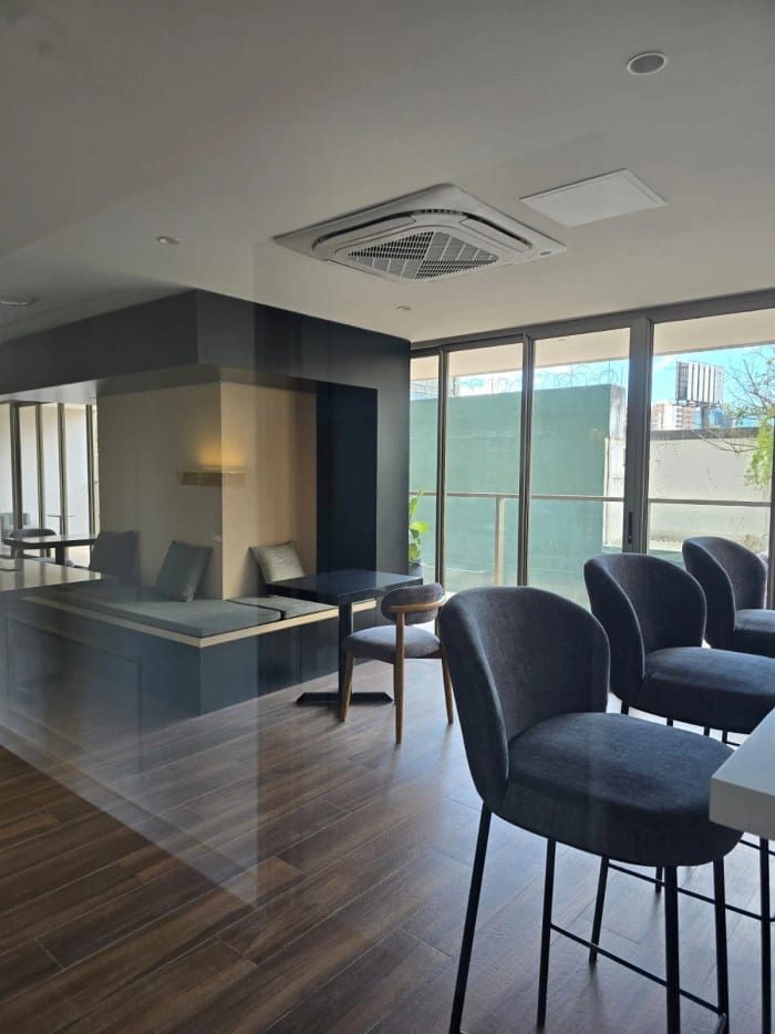 Apartamento en renta en zona 10 — Apartamento en Alquiler en Atarah, Zona 10, Guatemala, Ciudad — foto 2 de 8